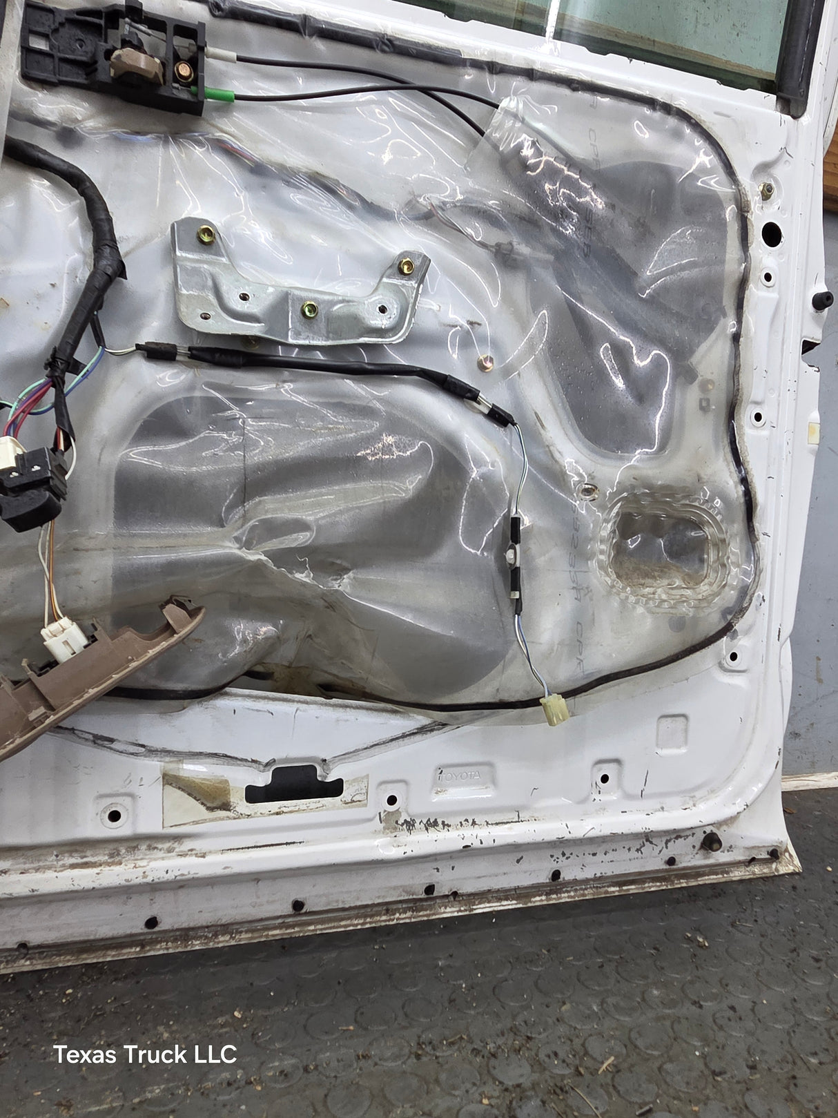 2000-2006 Toyota Tundra Front Right Hand Passenger Side 1st Gen Door