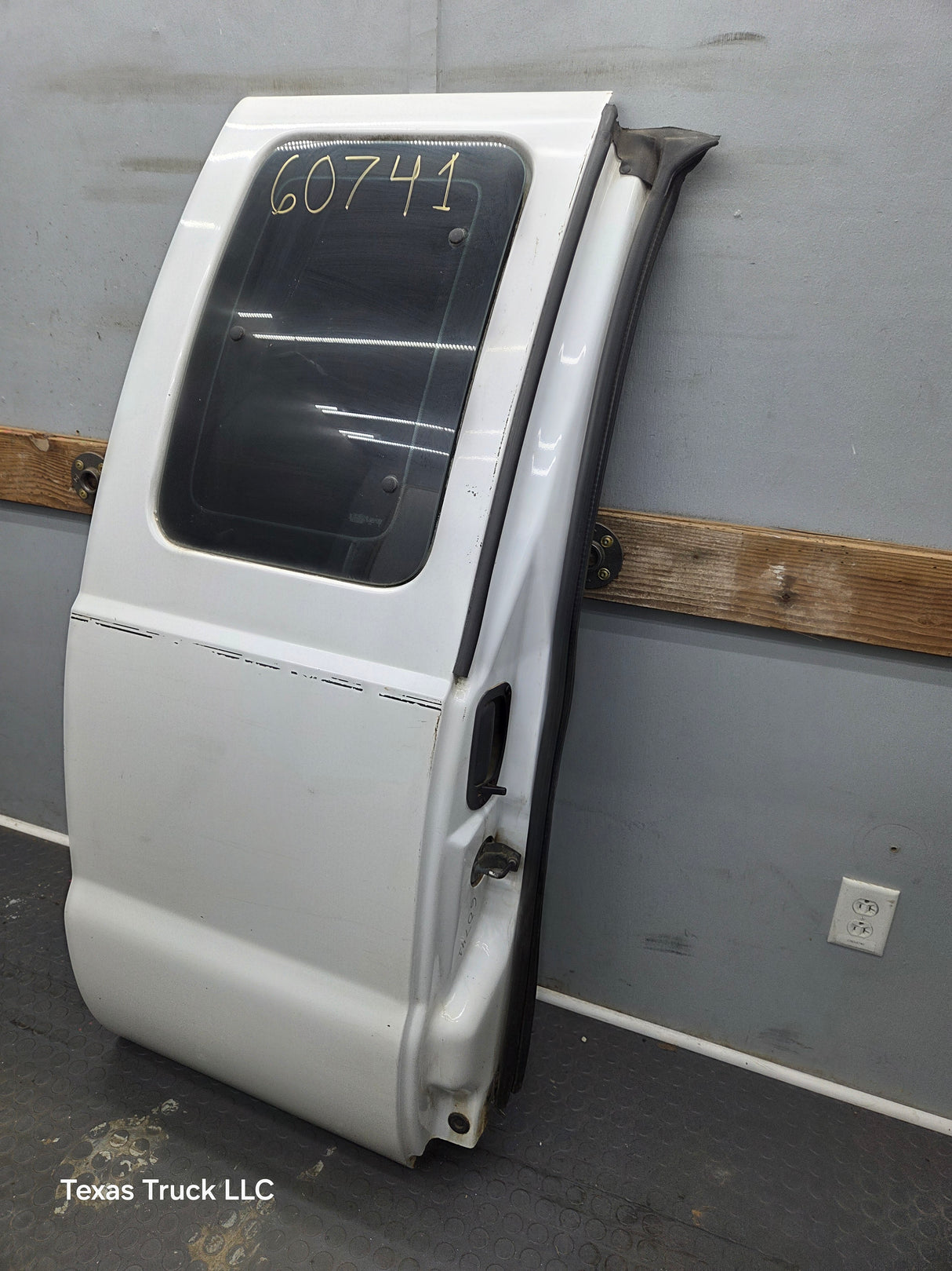 1999-2007 Ford Super Duty F250 F350 F450 F550 RH Extended Cab Passenger Rear Door