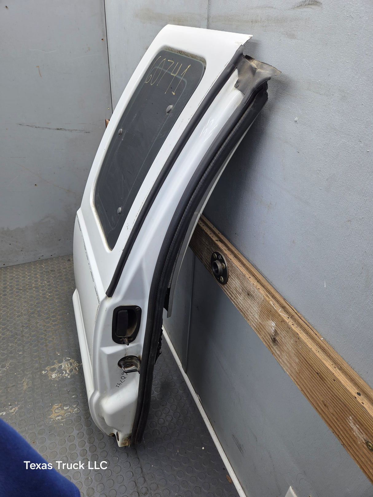 1999-2007 Ford Super Duty F250 F350 F450 F550 RH Extended Cab Passenger Rear Door