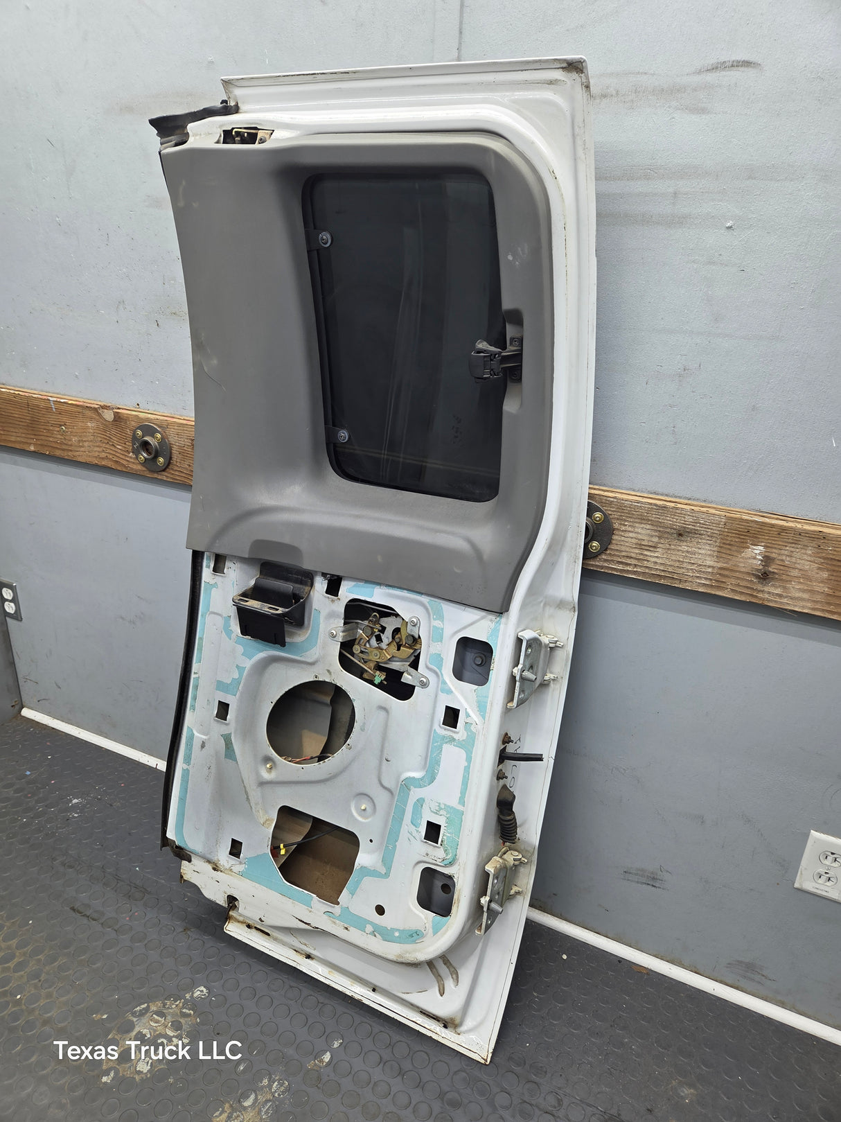 1999-2007 Ford Super Duty F250 F350 F450 F550 RH Extended Cab Passenger Rear Door