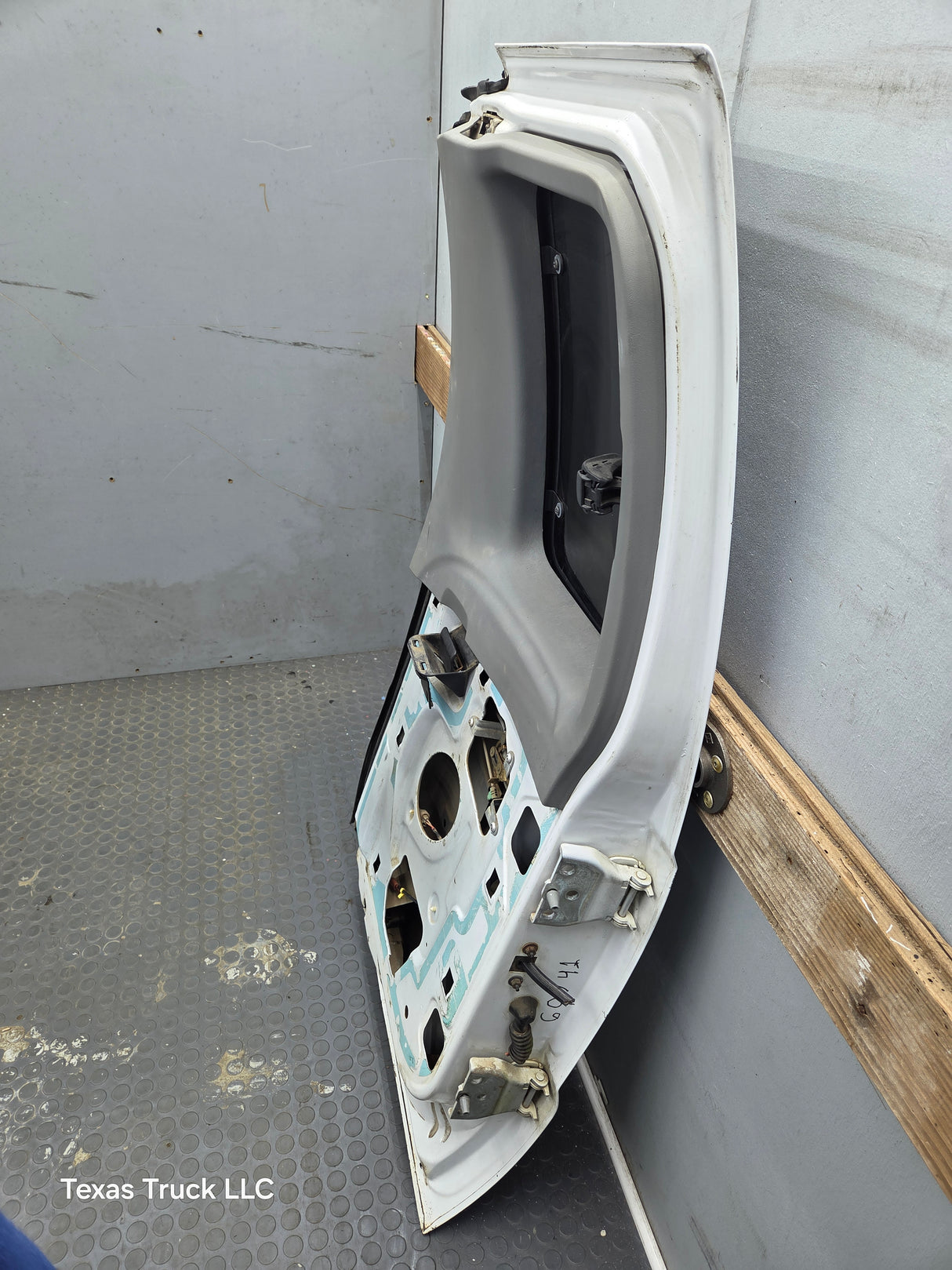 1999-2007 Ford Super Duty F250 F350 F450 F550 RH Extended Cab Passenger Rear Door