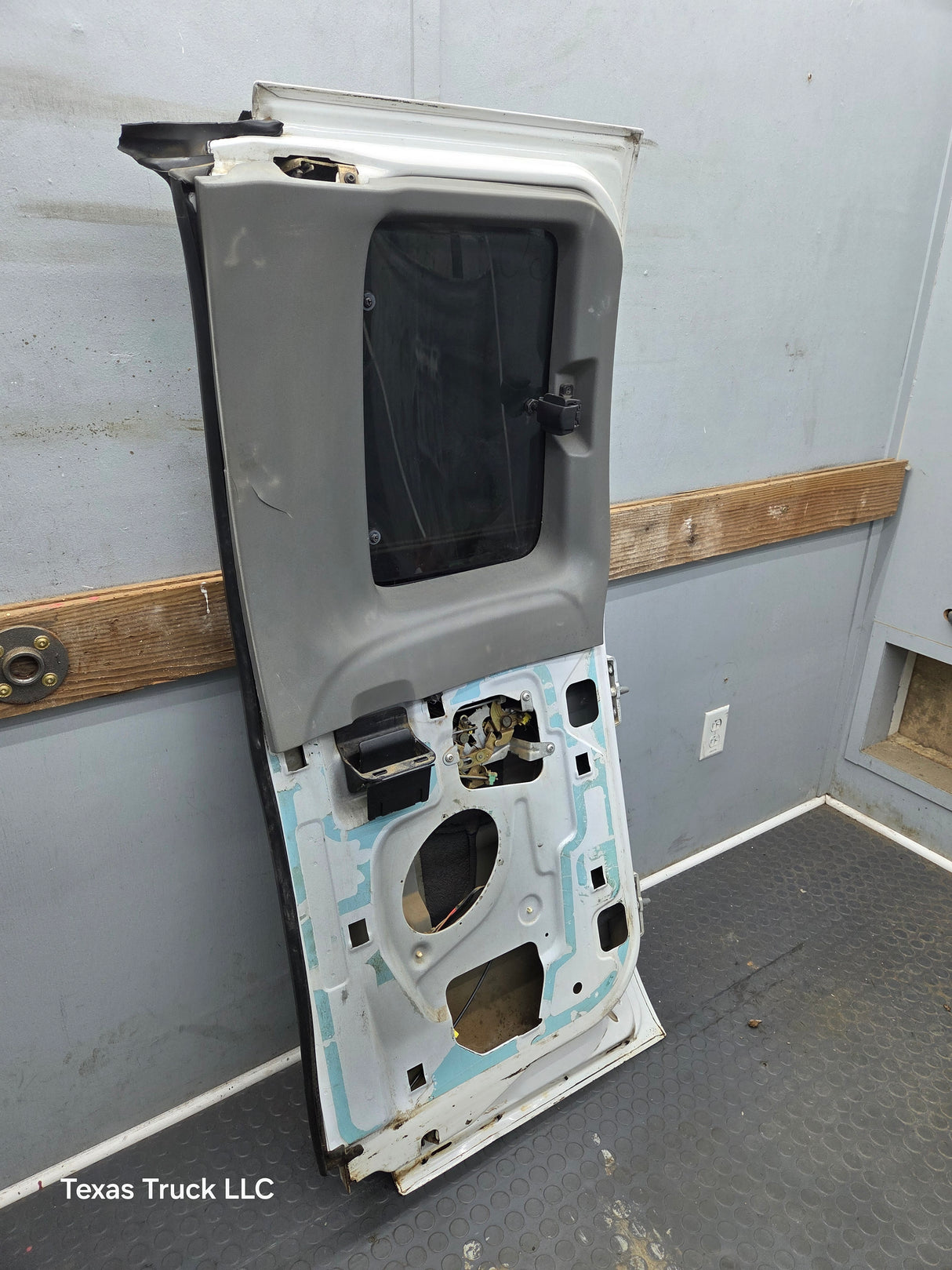 1999-2007 Ford Super Duty F250 F350 F450 F550 RH Extended Cab Passenger Rear Door