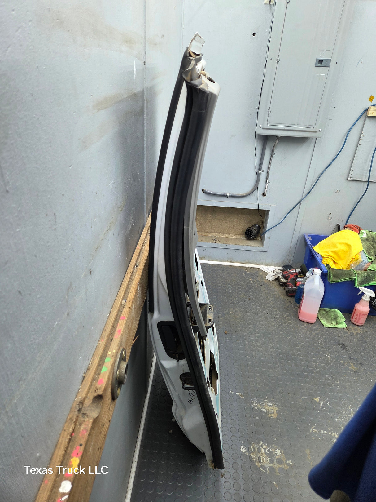 1999-2007 Ford Super Duty F250 F350 F450 F550 RH Extended Cab Passenger Rear Door