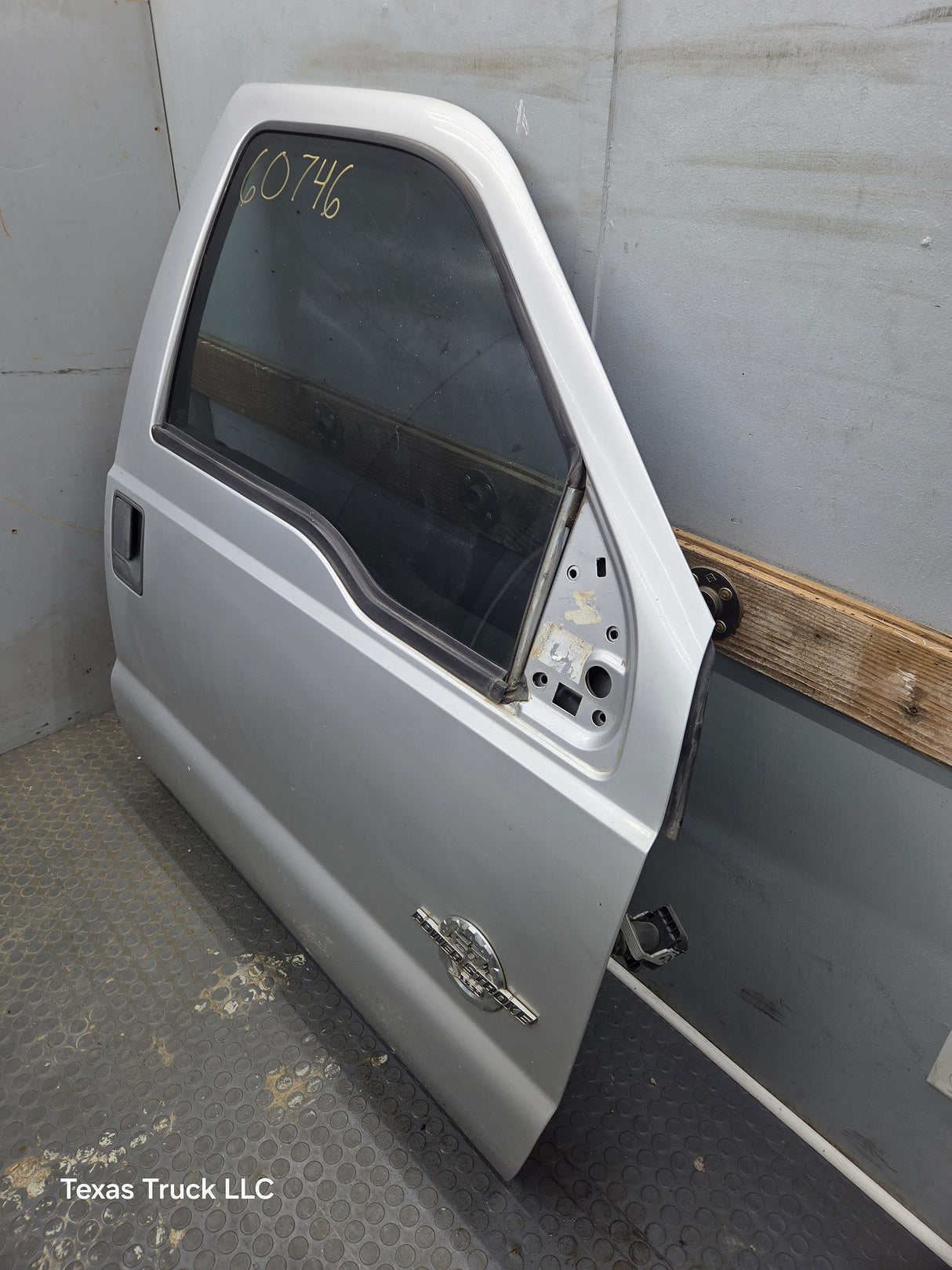 2012-2016 Ford Super Duty RH Passenger Side Front Door F250 F350 F450 F550