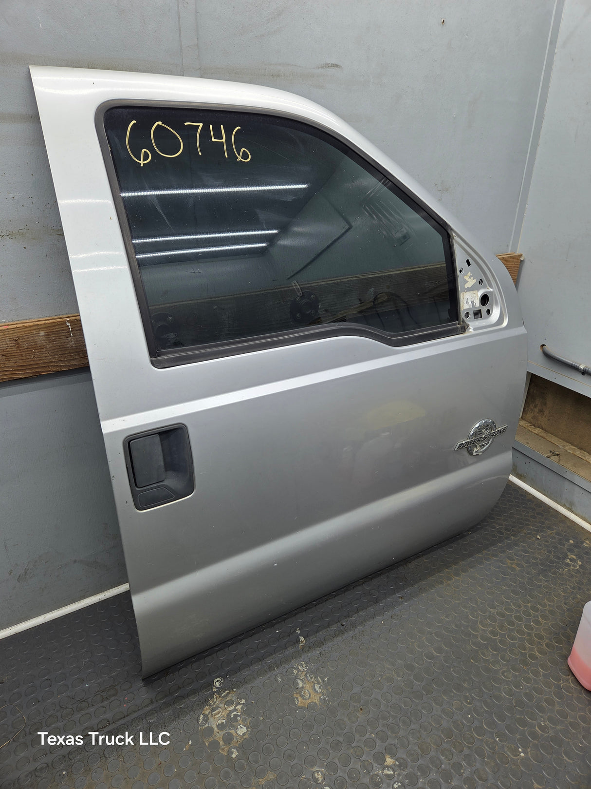 2012-2016 Ford Super Duty RH Passenger Side Front Door F250 F350 F450 F550