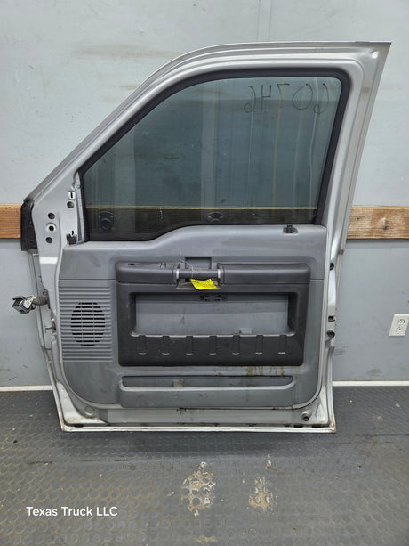2012-2016 Ford Super Duty RH Passenger Side Front Door F250 F350 F450 F550