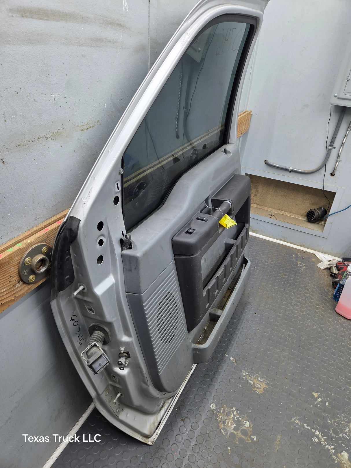 2012-2016 Ford Super Duty RH Passenger Side Front Door F250 F350 F450 F550