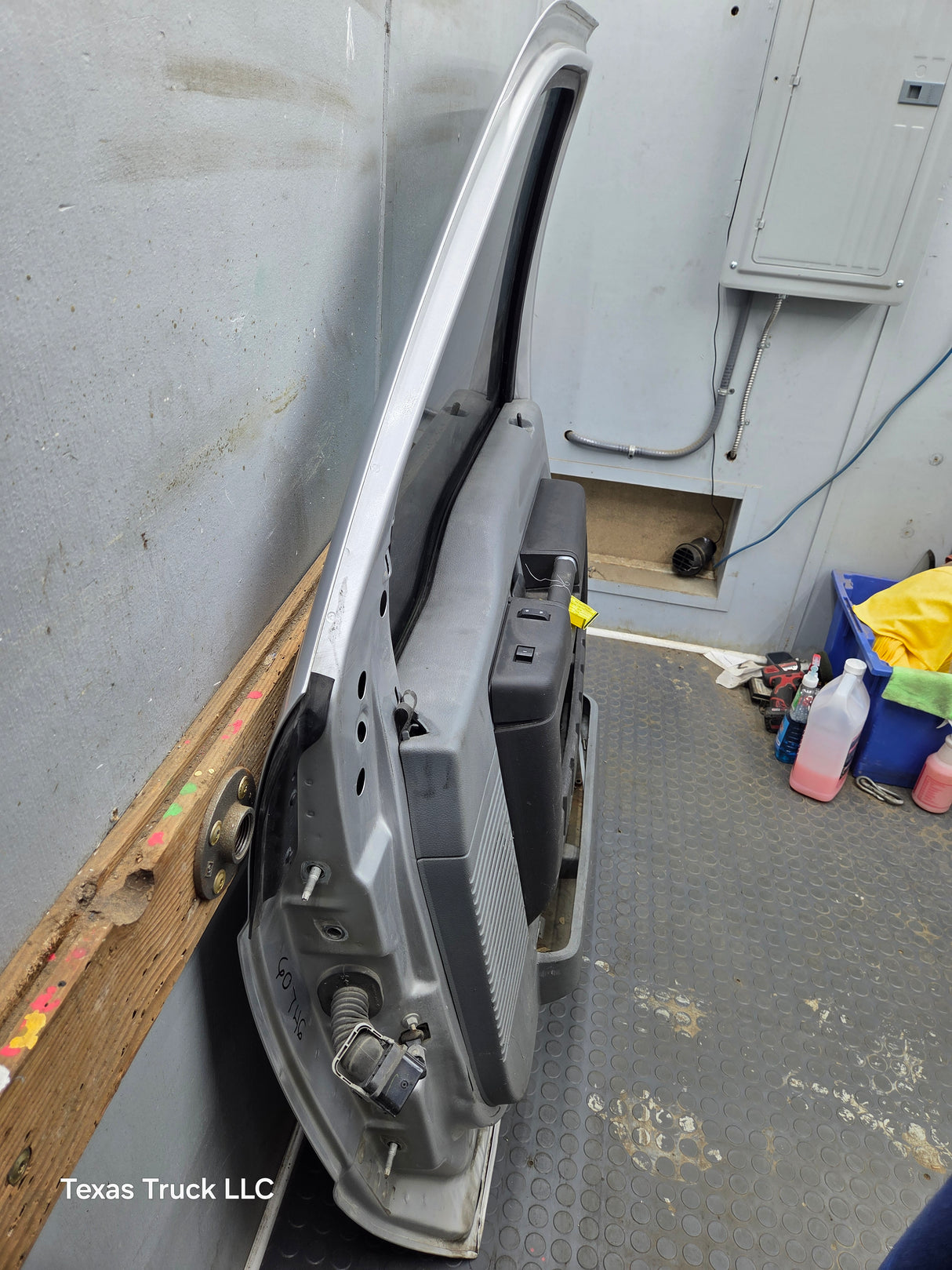 2012-2016 Ford Super Duty RH Passenger Side Front Door F250 F350 F450 F550