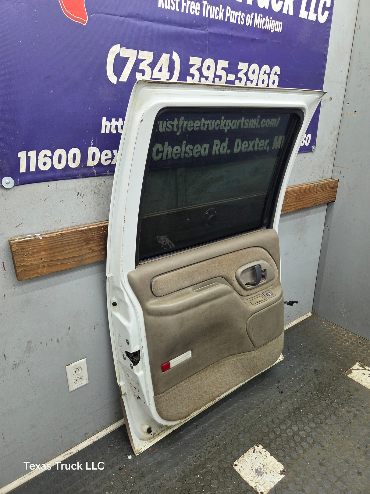 1992-2000 Chevrolet Silverado Suburban GMC Sierra K1500 K2500 K3500 Crew Cab LH Rear Driver Door