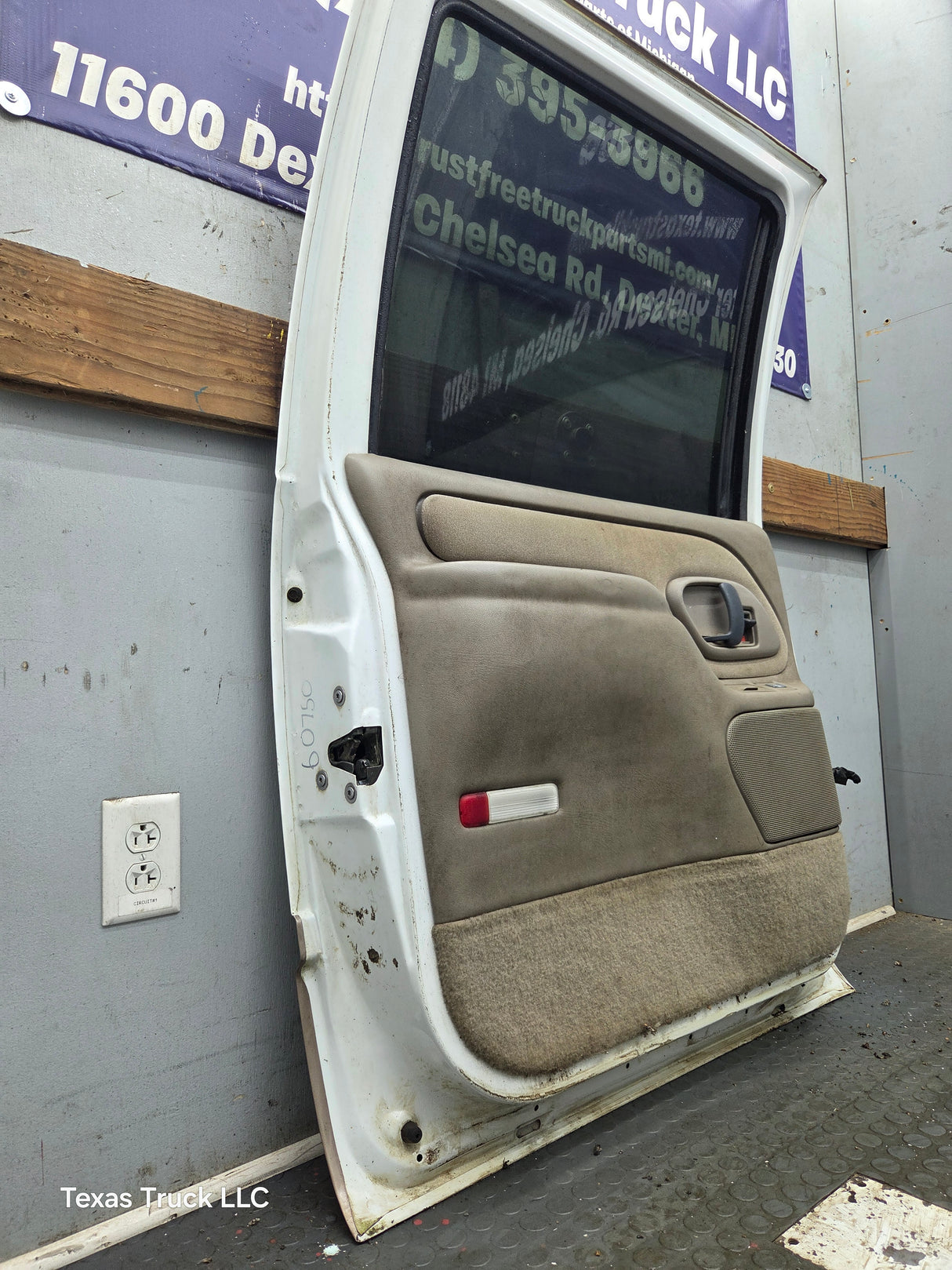 1992-2000 Chevrolet Silverado Suburban GMC Sierra K1500 K2500 K3500 Crew Cab LH Rear Driver Door