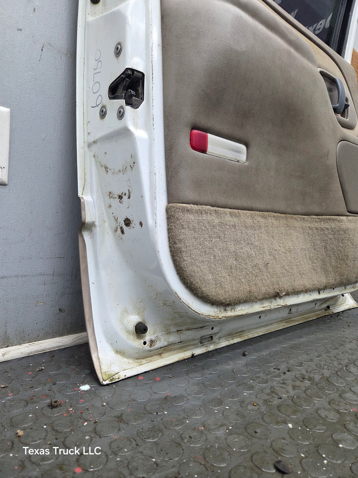 1992-2000 Chevrolet Silverado Suburban GMC Sierra K1500 K2500 K3500 Crew Cab LH Rear Driver Door