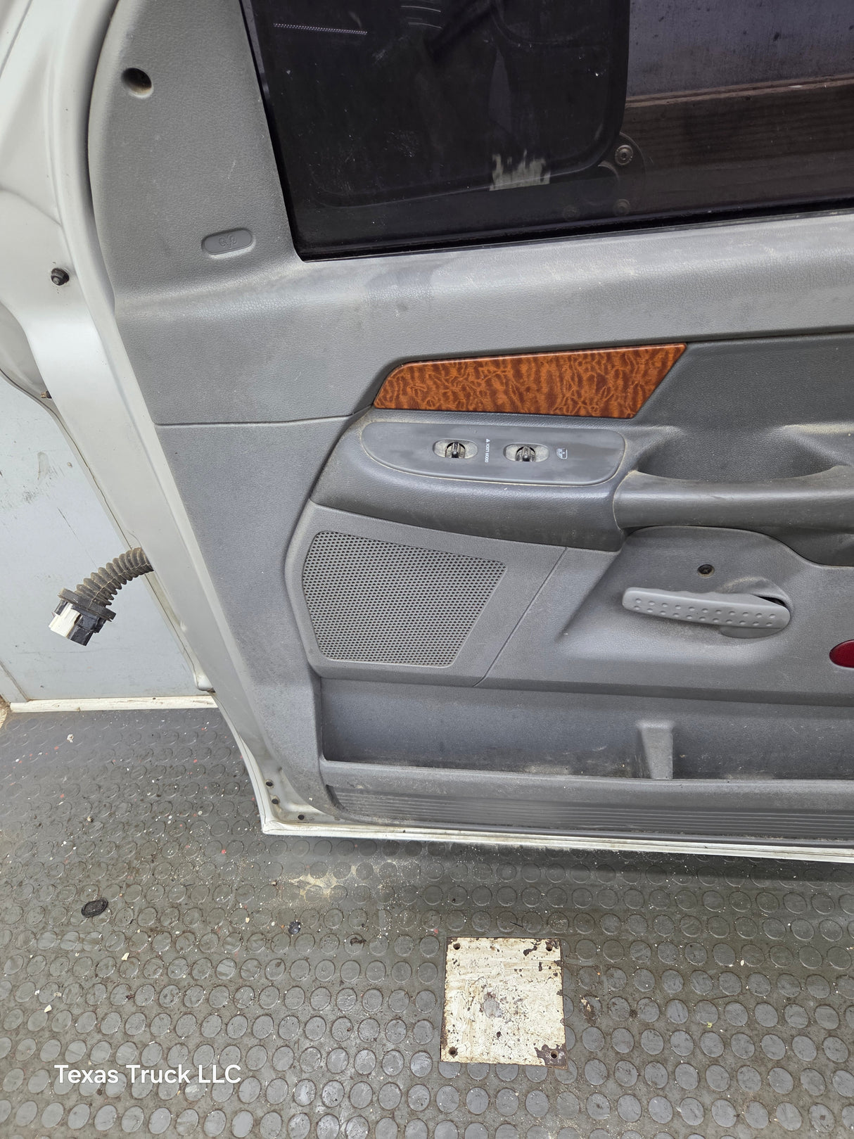 2003-2008 Dodge Ram 3rd Gen Passenger Side Front Quad Cab Crew Cab Door 1500 2500 3500 4500 5500