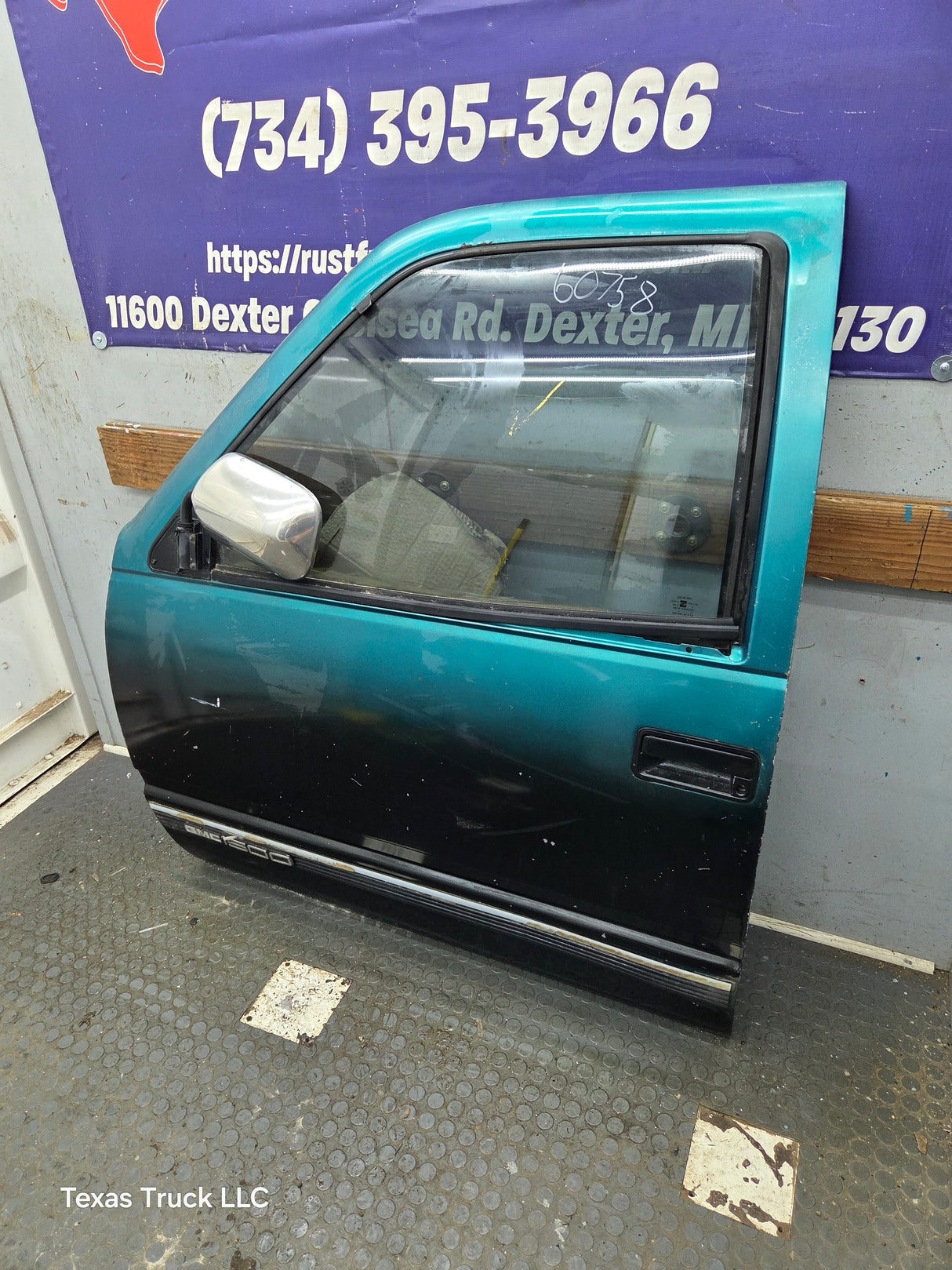 1988-2000 Chevrolet Silverado Suburban GMC Sierra LH Front Driver Side Door
