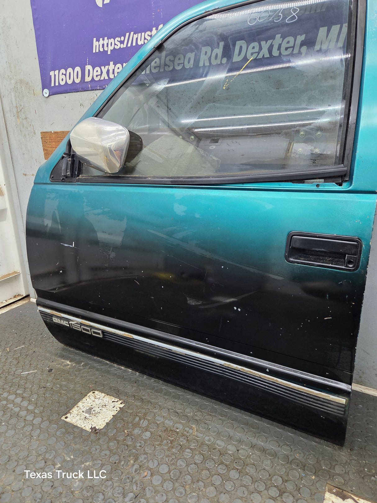 1988-2000 Chevrolet Silverado Suburban GMC Sierra LH Front Driver Side Door