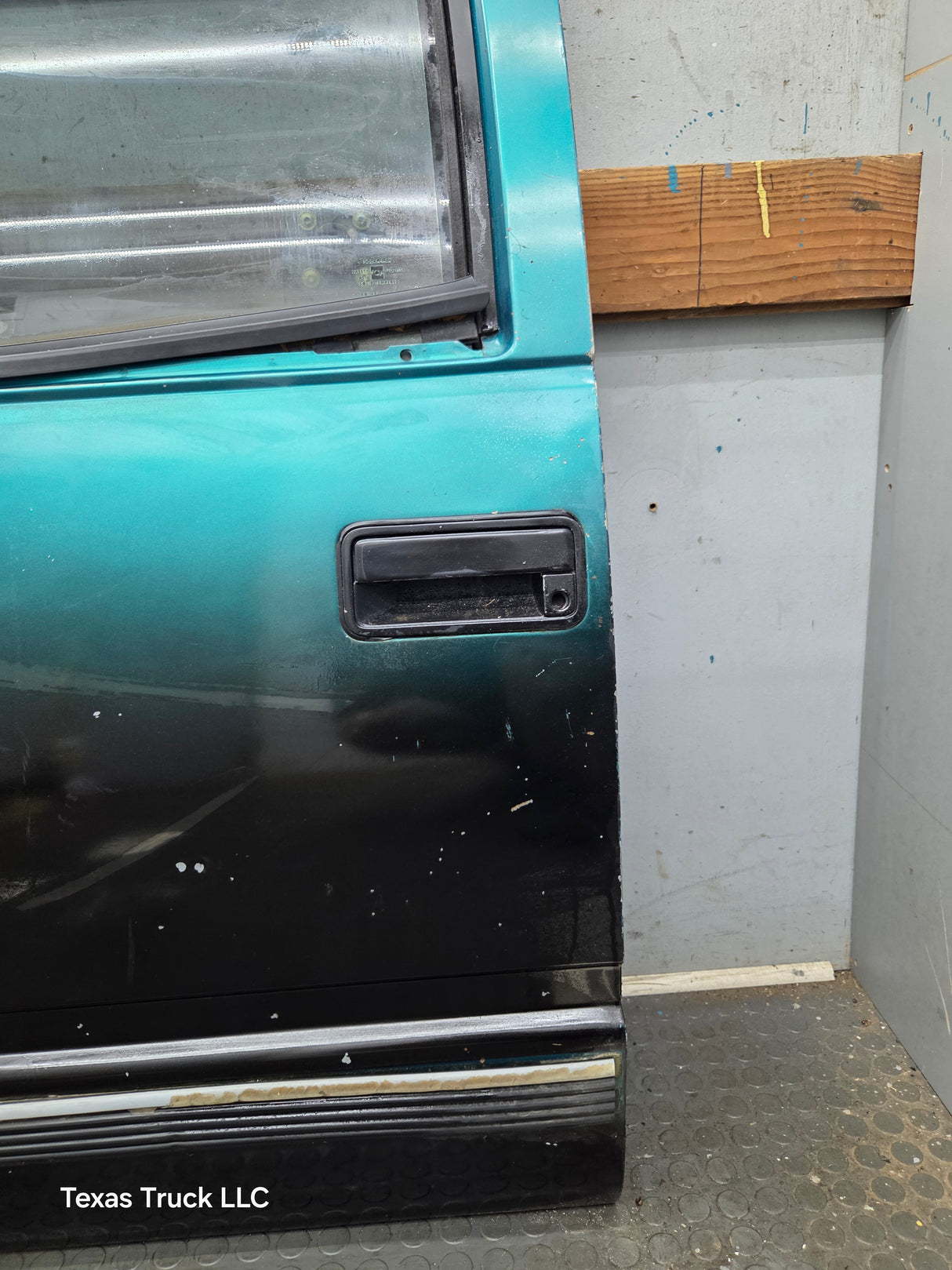 1988-2000 Chevrolet Silverado Suburban GMC Sierra LH Front Driver Side Door