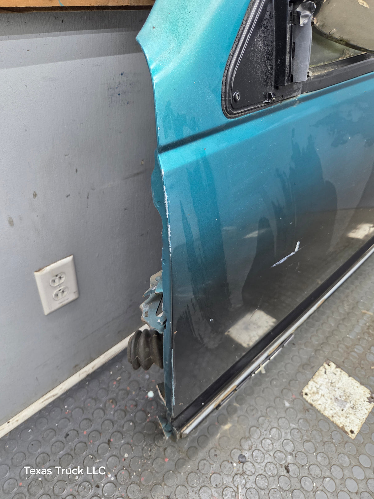 1988-2000 Chevrolet Silverado Suburban GMC Sierra LH Front Driver Side Door