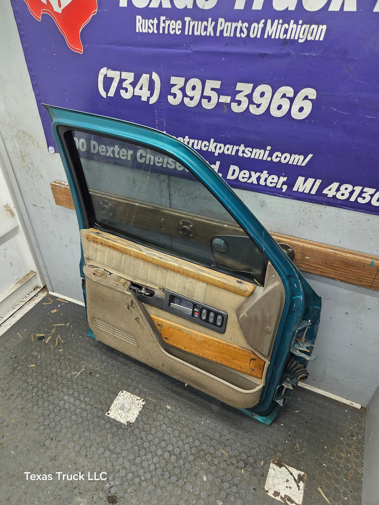 1988-2000 Chevrolet Silverado Suburban GMC Sierra LH Front Driver Side Door