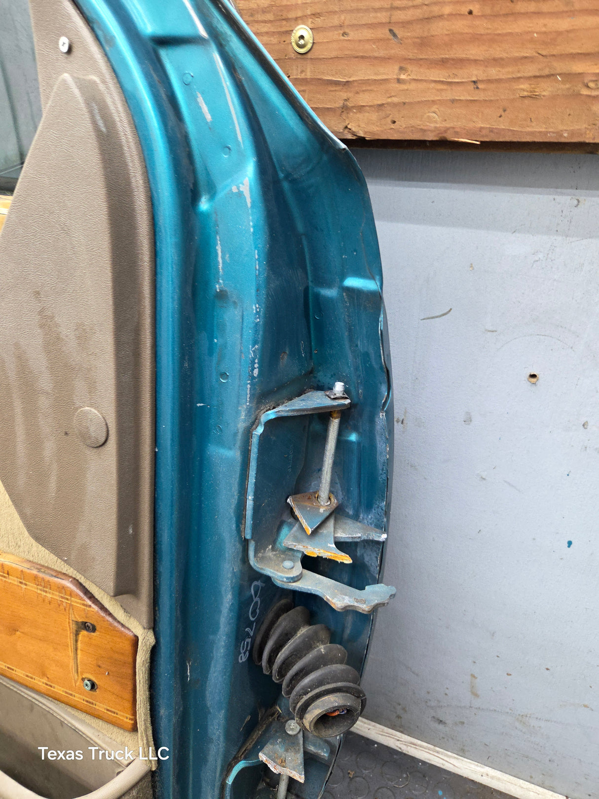 1988-2000 Chevrolet Silverado Suburban GMC Sierra LH Front Driver Side Door