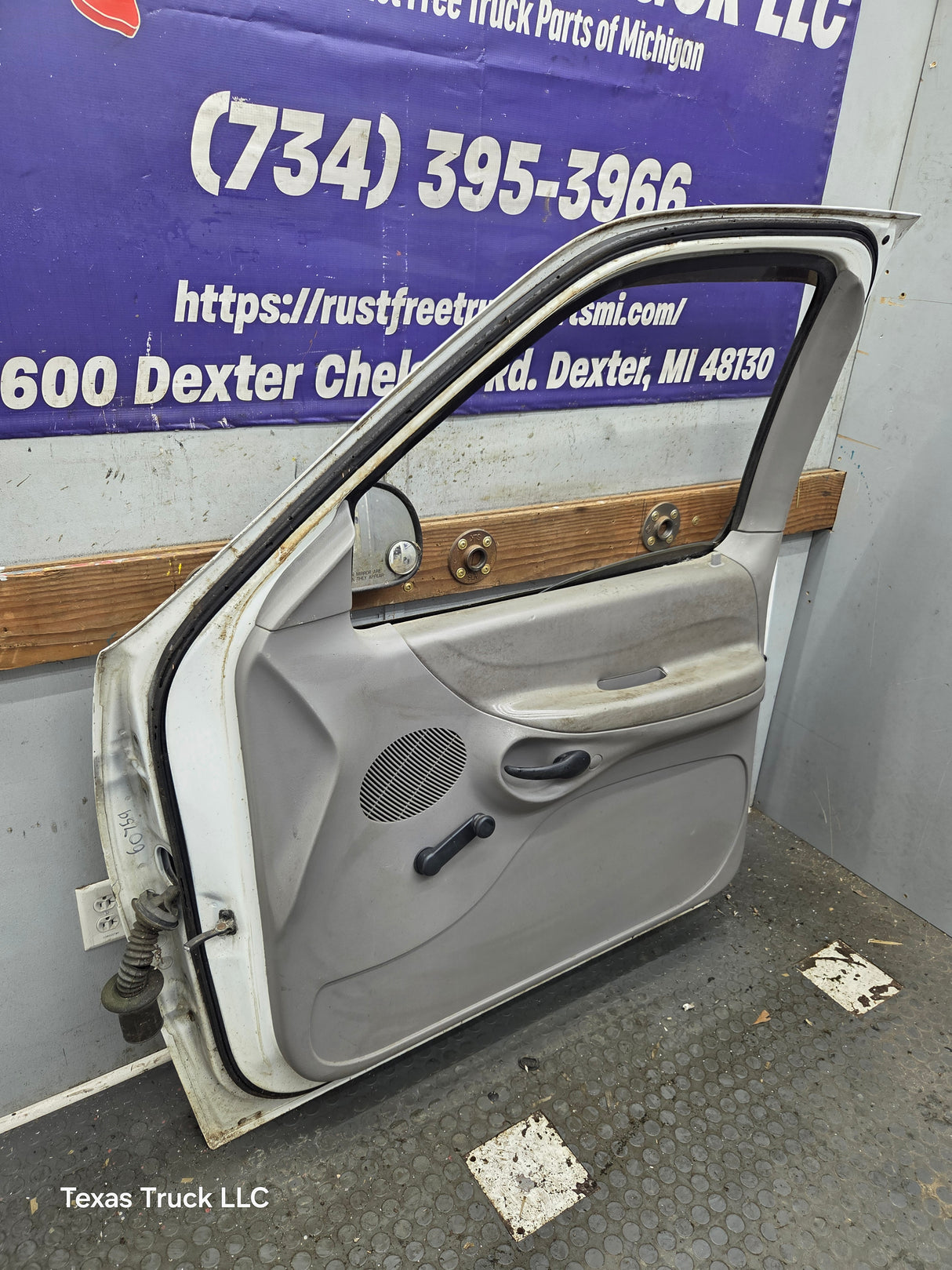 1997-2003 Ford F150 Extended / Regular Cab Passenger Side RH Front Door