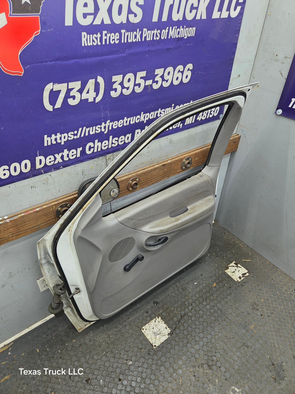 1997-2003 Ford F150 Extended / Regular Cab Passenger Side RH Front Door