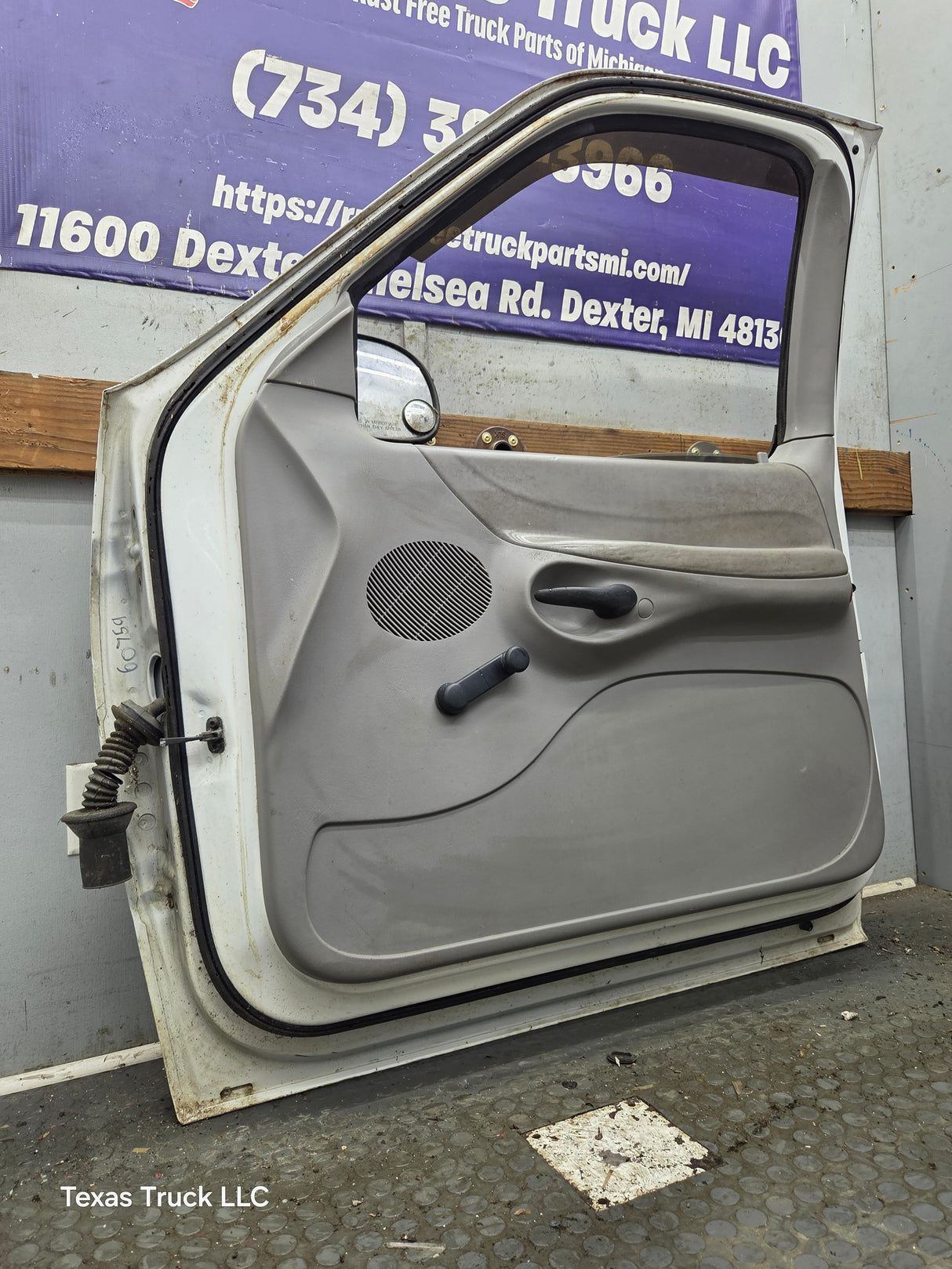 1997-2003 Ford F150 Extended / Regular Cab Passenger Side RH Front Door