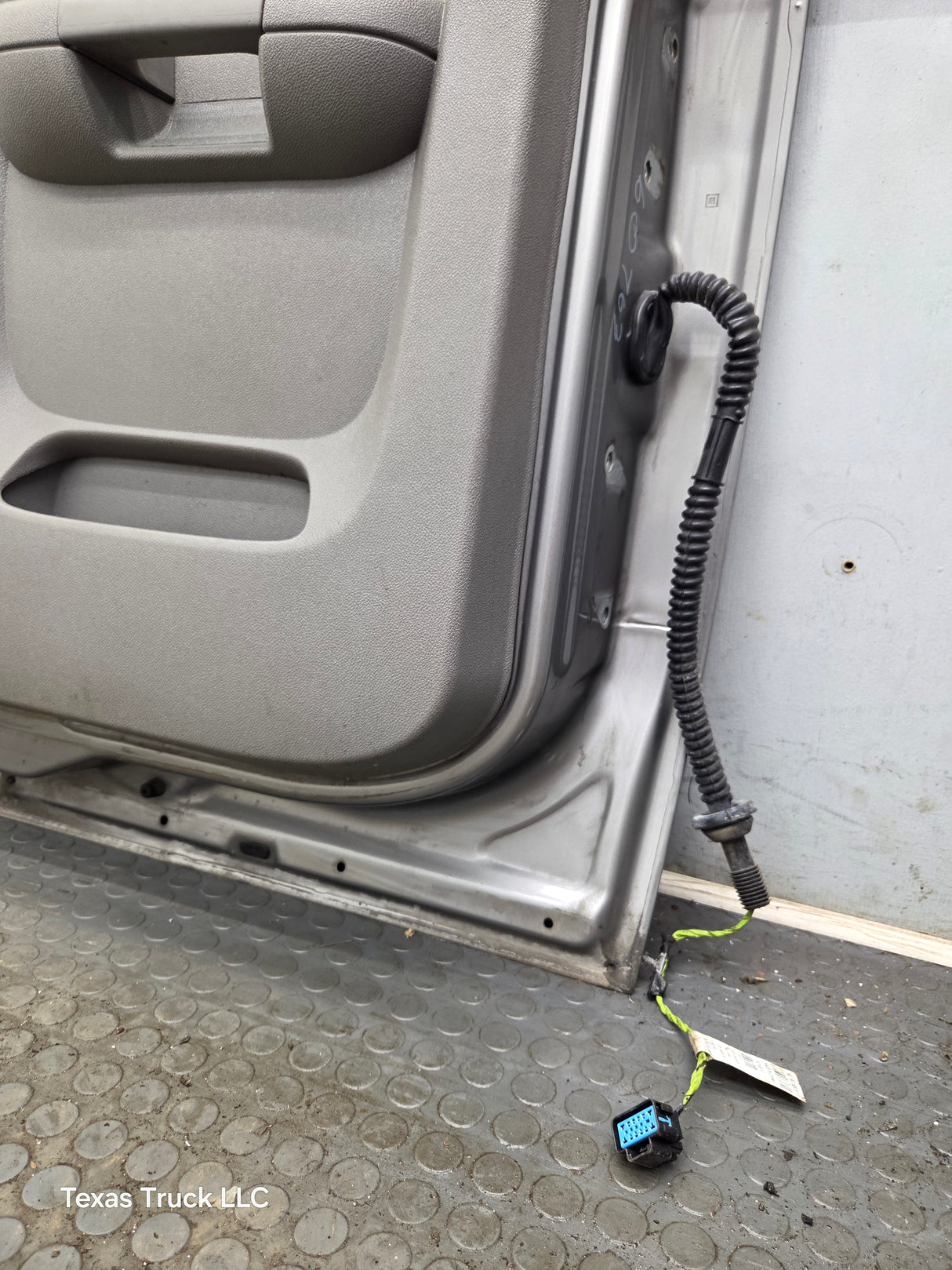 2007-2013 Chevrolet Silverado / GMC Sierra 1500 2500 3500 HD Passenger side Extended Cab RH Rear Door