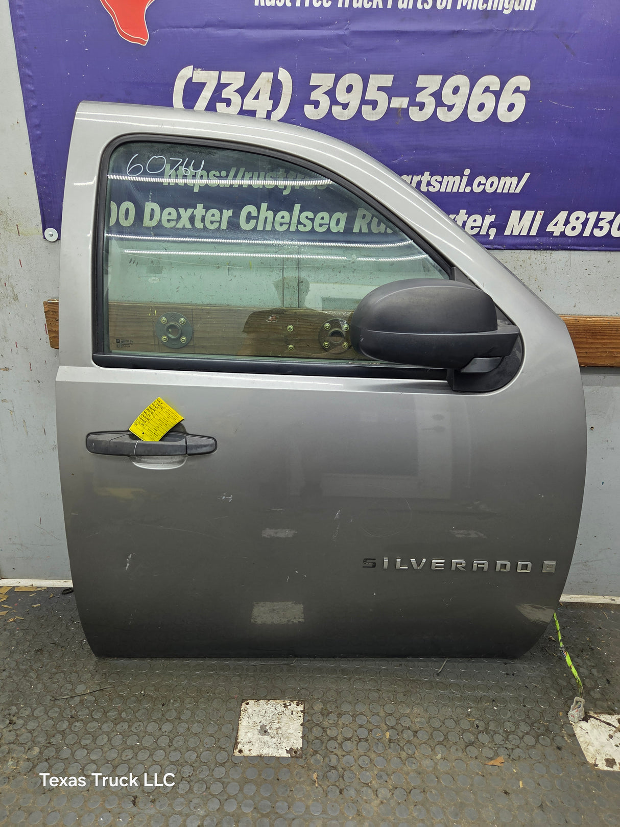 2007-2013 Chevrolet Silverado / GMC Sierra 1500 2500 3500 HD RH Front Passenger Side Door