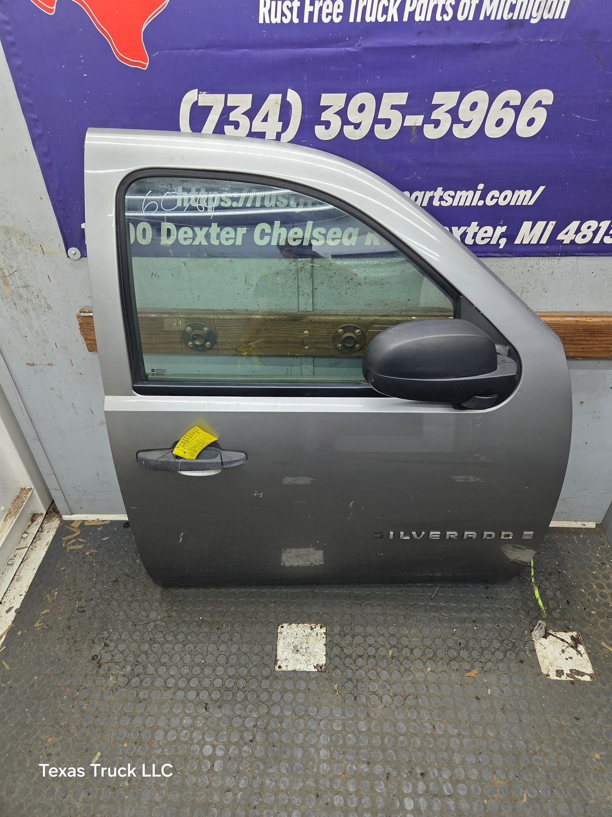 2007-2013 Chevrolet Silverado / GMC Sierra 1500 2500 3500 HD RH Front Passenger Side Door