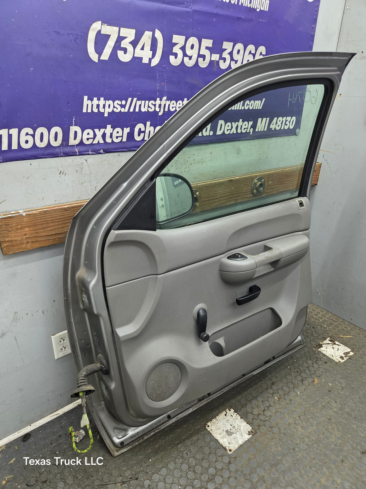2007-2013 Chevrolet Silverado / GMC Sierra 1500 2500 3500 HD RH Front Passenger Side Door