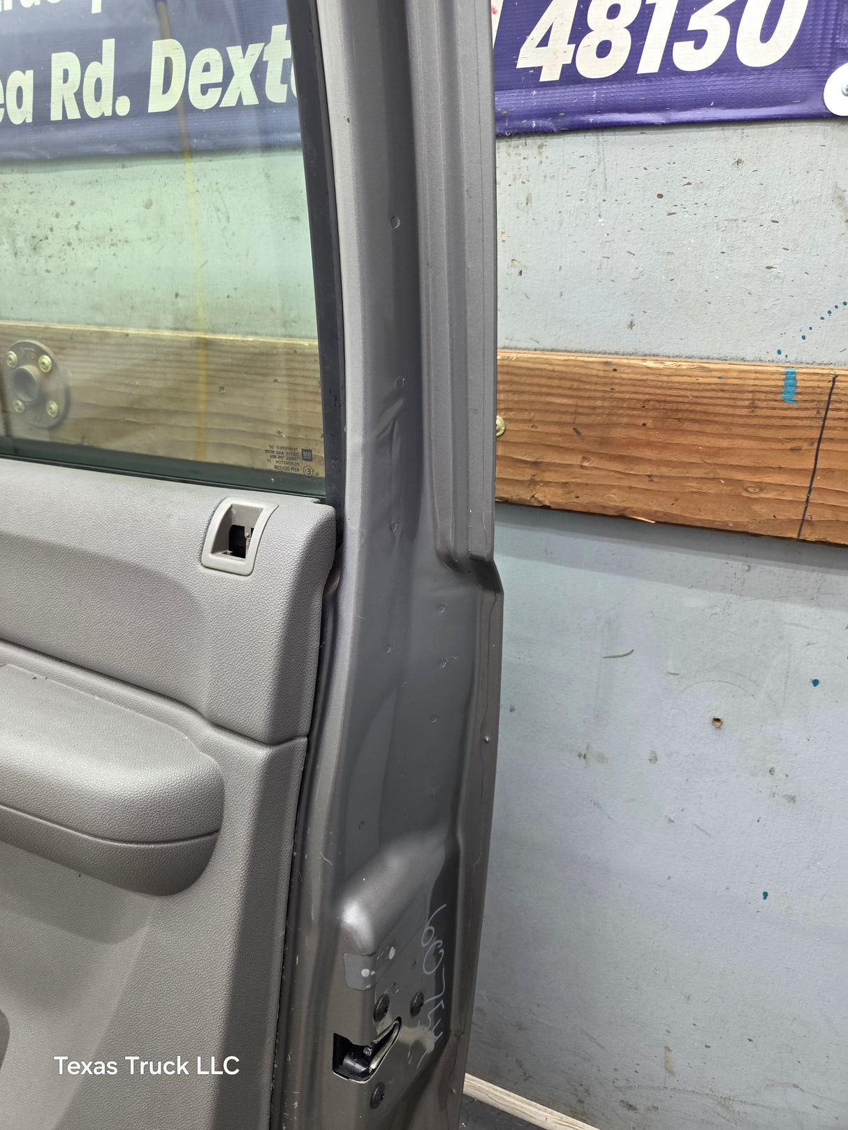2007-2013 Chevrolet Silverado / GMC Sierra 1500 2500 3500 HD RH Front Passenger Side Door