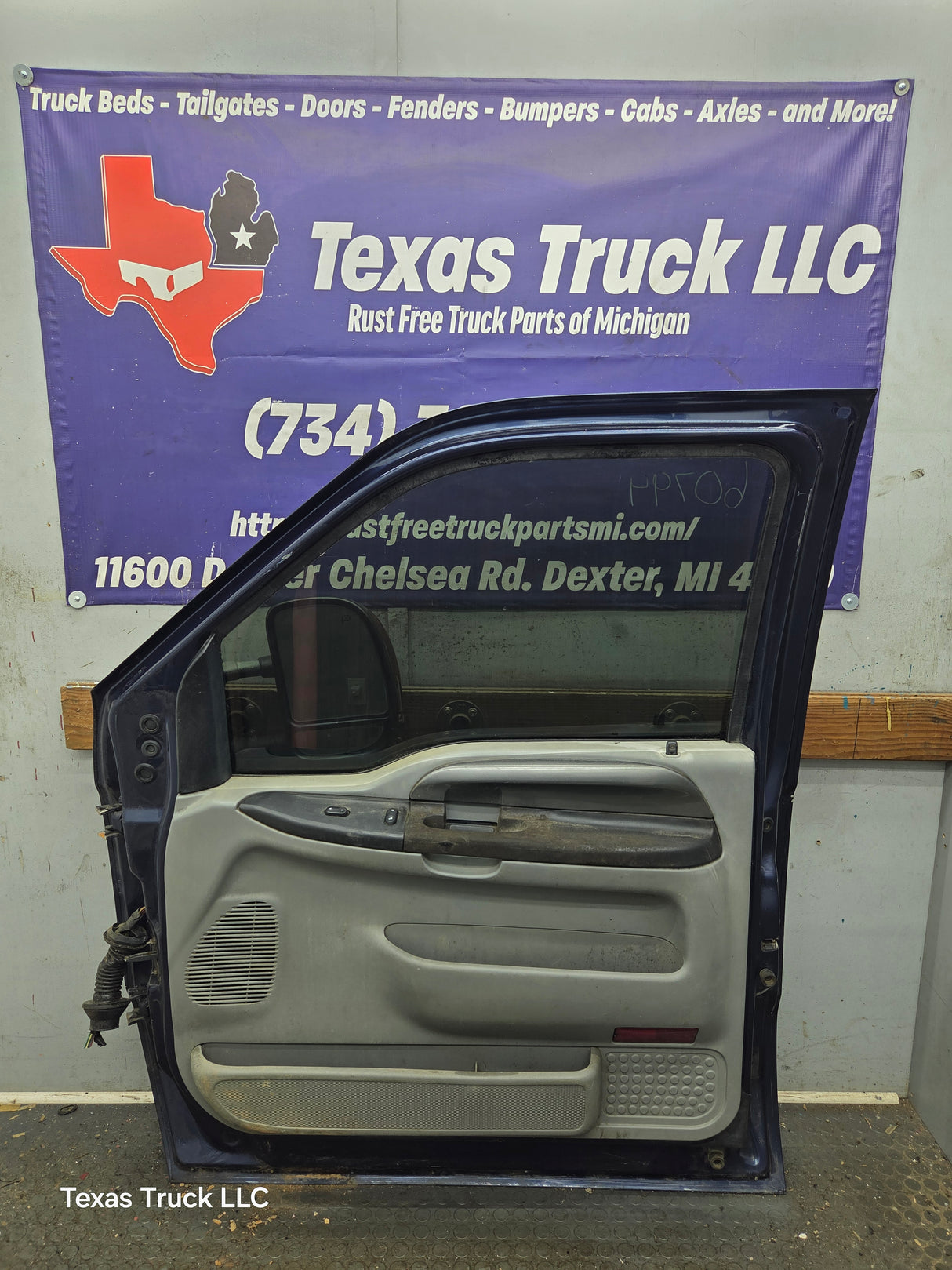 1999-2011 Ford Super Duty RH Passenger Side Front Door F250 F350 F450 F550