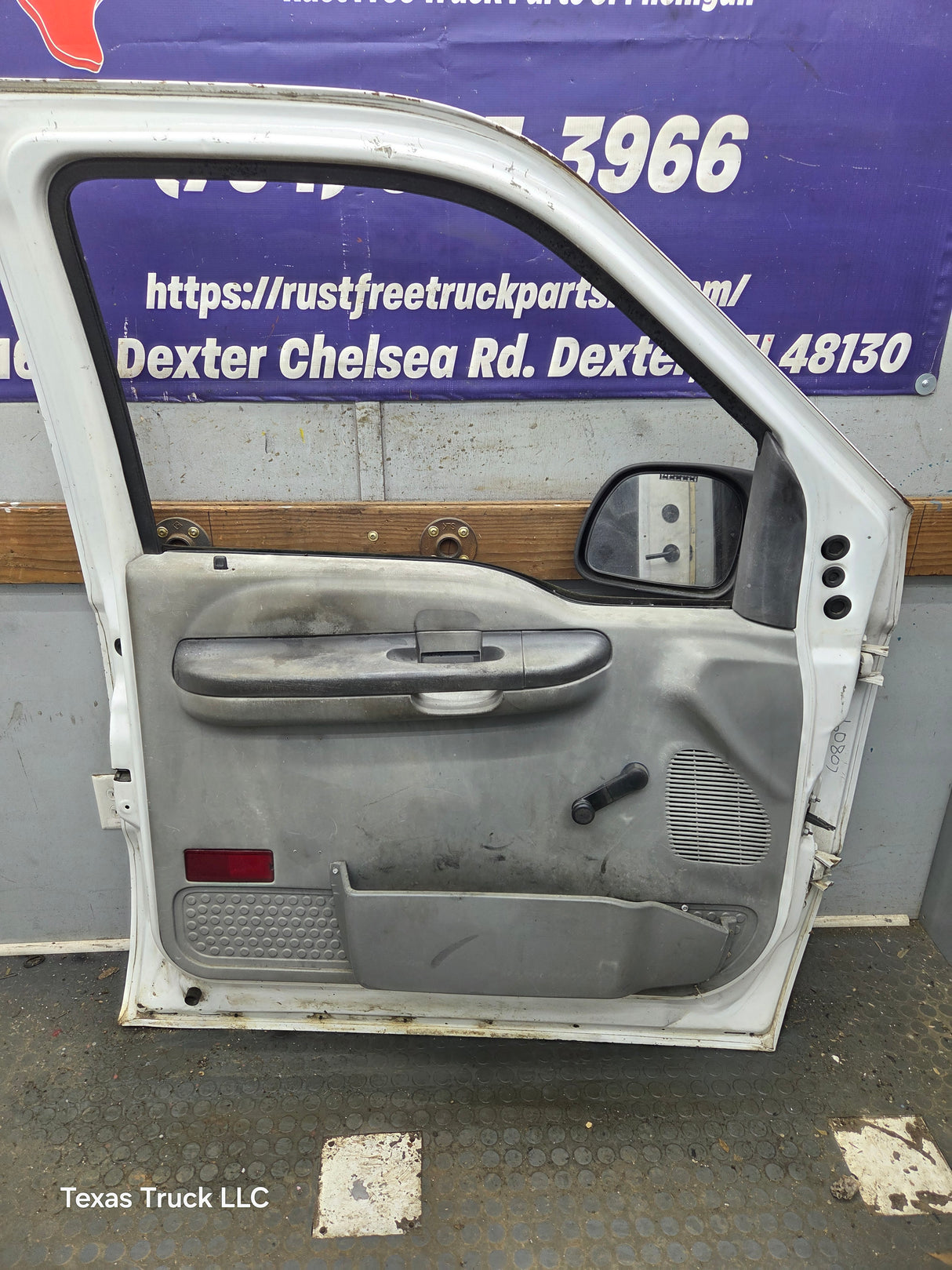 1999-2011 Ford Super Duty LH Driver Side Front Door F250 F350 F450 F550
