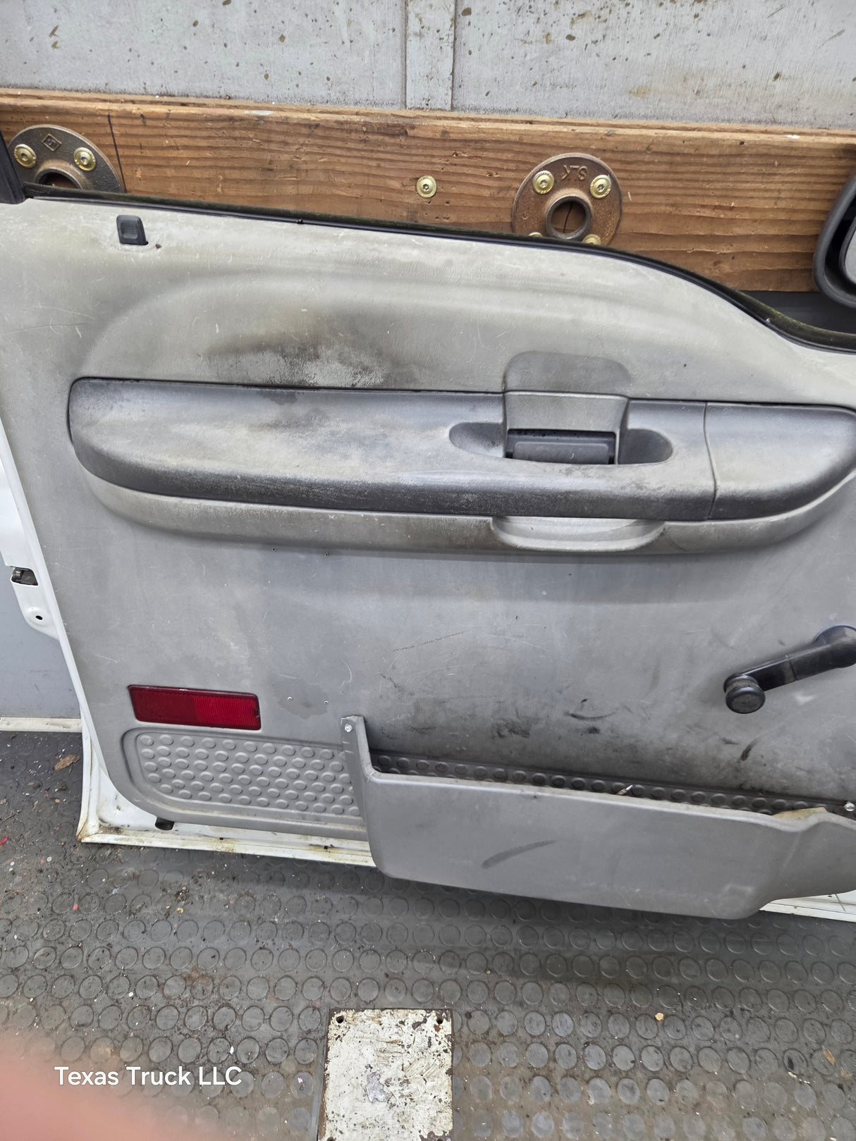1999-2011 Ford Super Duty LH Driver Side Front Door F250 F350 F450 F550