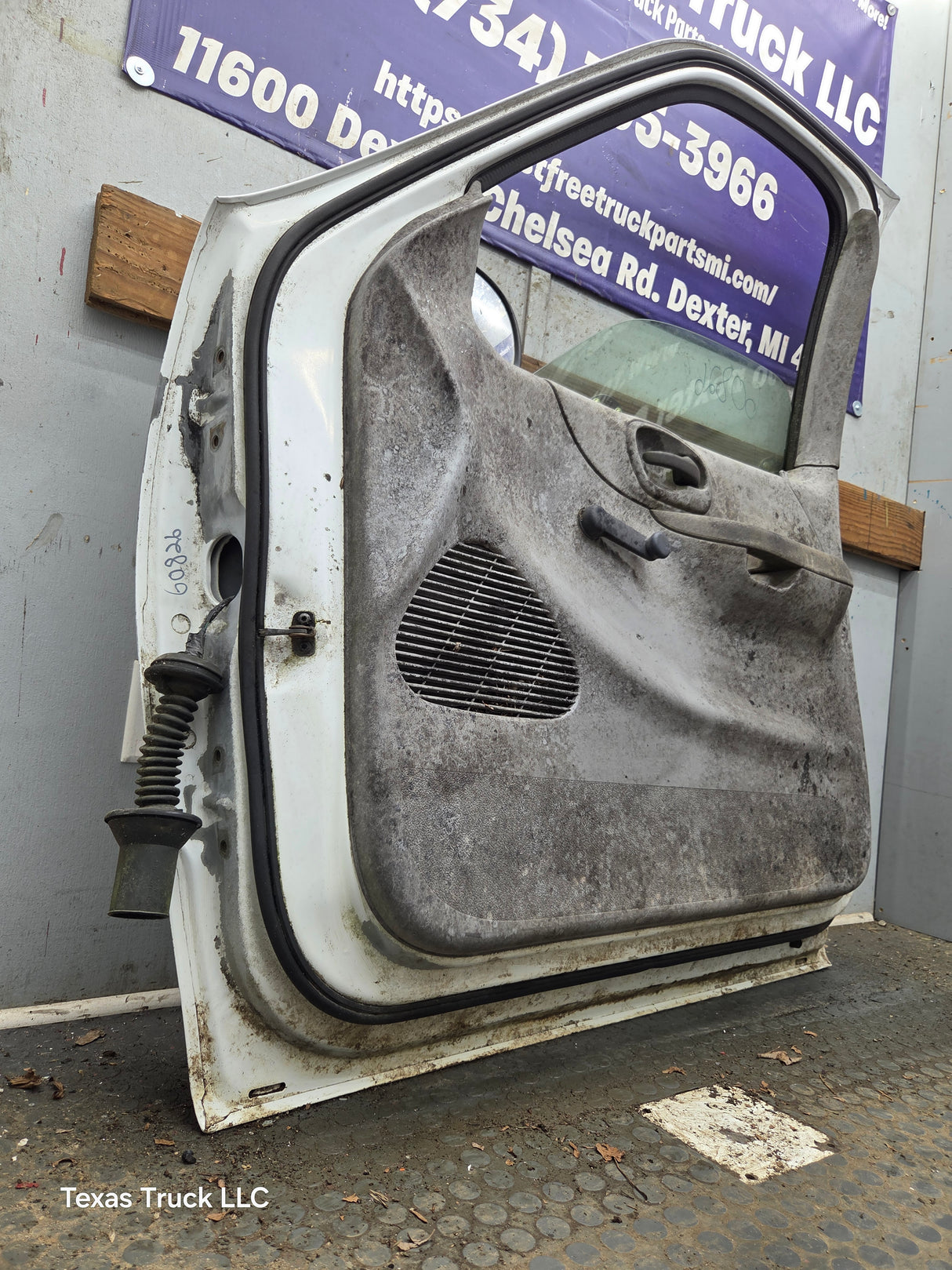 1997-2003 Ford F150 Extended / Regular Cab Passenger Side RH Front Door