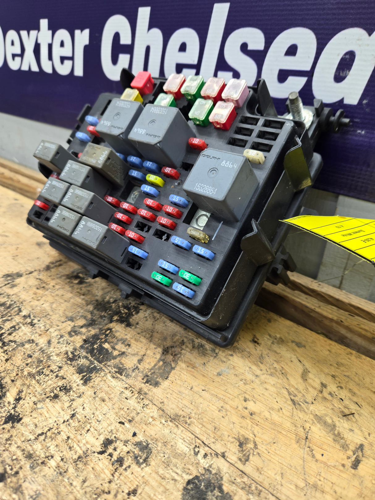 2003-2005 Chevrolet Silverado / GMC Sierra 1500 250 3500 Engine Bay Fuse Box