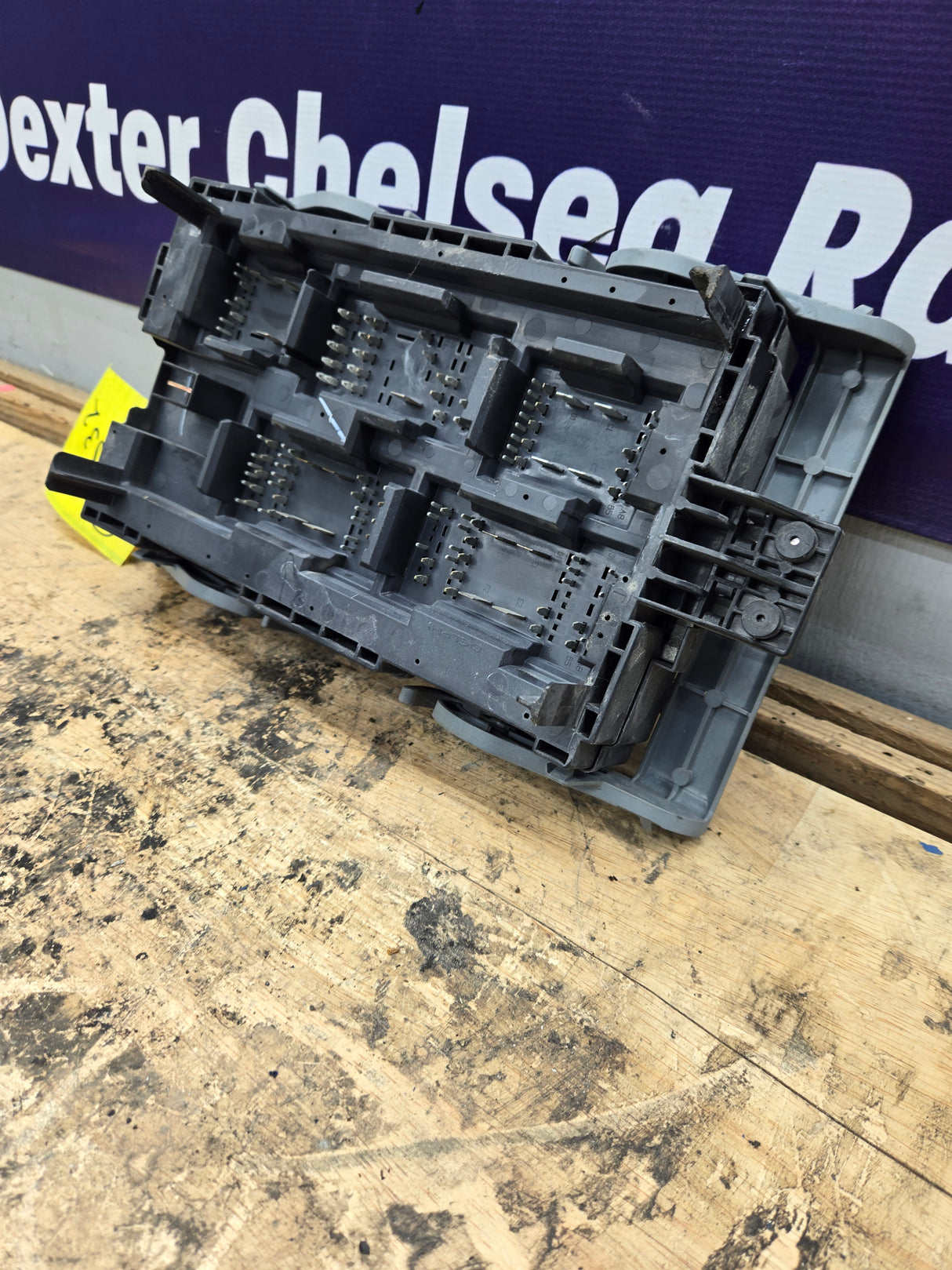 2007-2009 Chevrolet Silverado / GMC Sierra 1500 2500 3500 Engine Bay Fuse Box