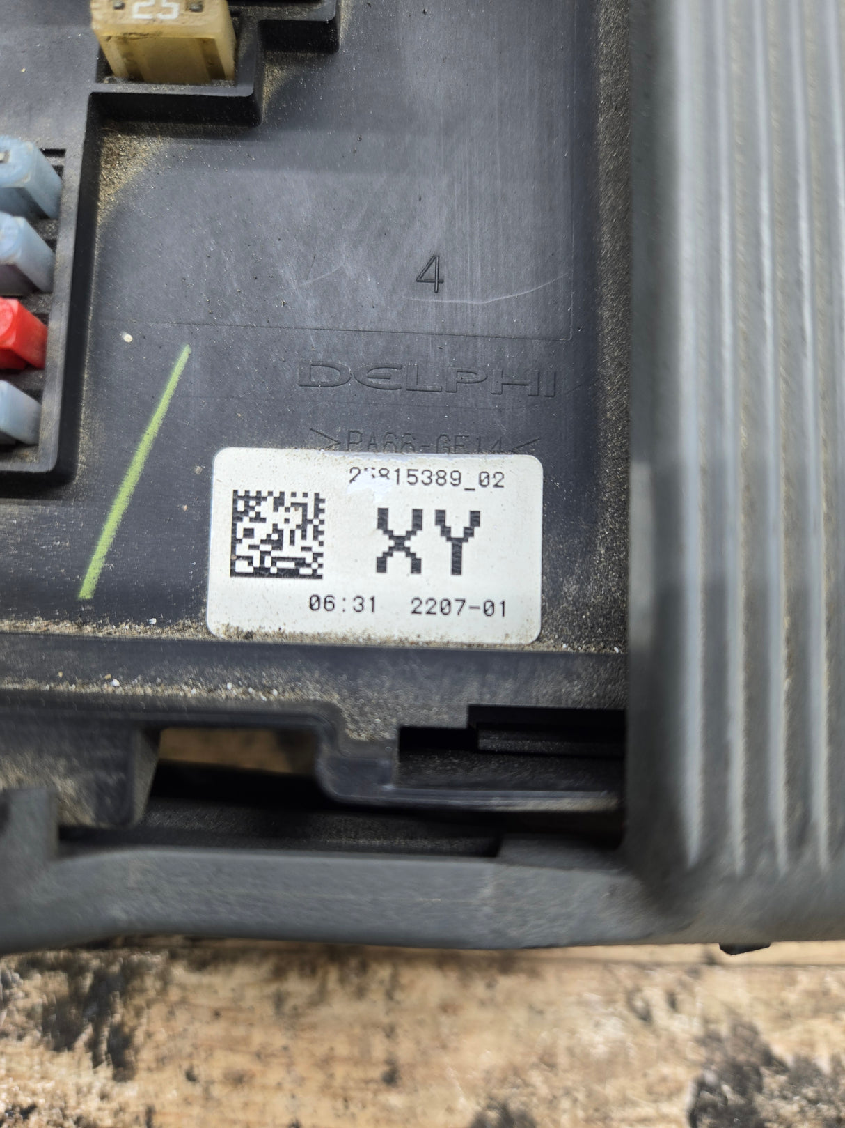 2007-2009 Chevrolet Silverado / GMC Sierra 1500 2500 3500 Engine Bay Fuse Box