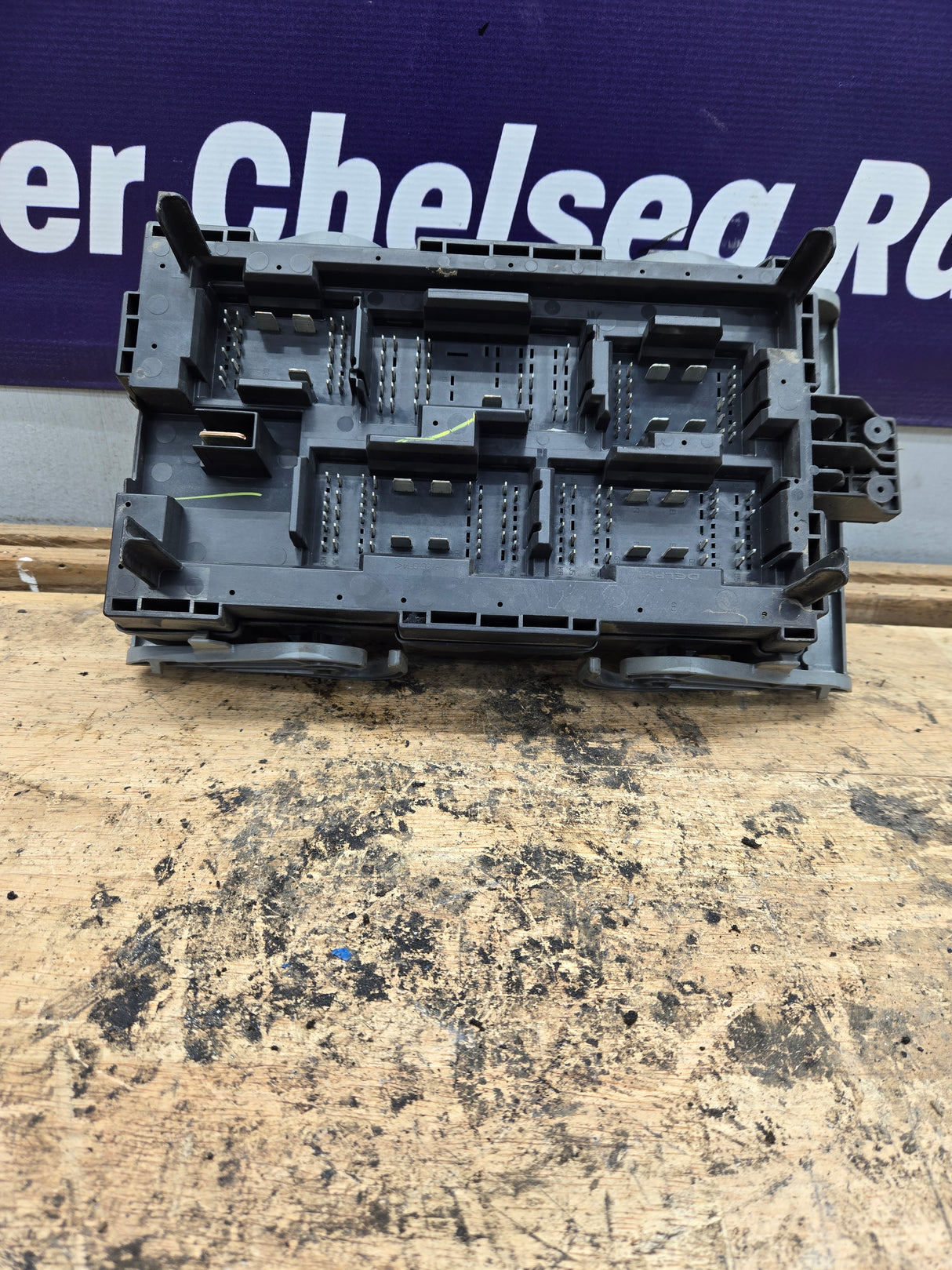 2007-2009 Chevrolet Silverado / GMC Sierra 1500 2500 3500 Engine Bay Fuse Box
