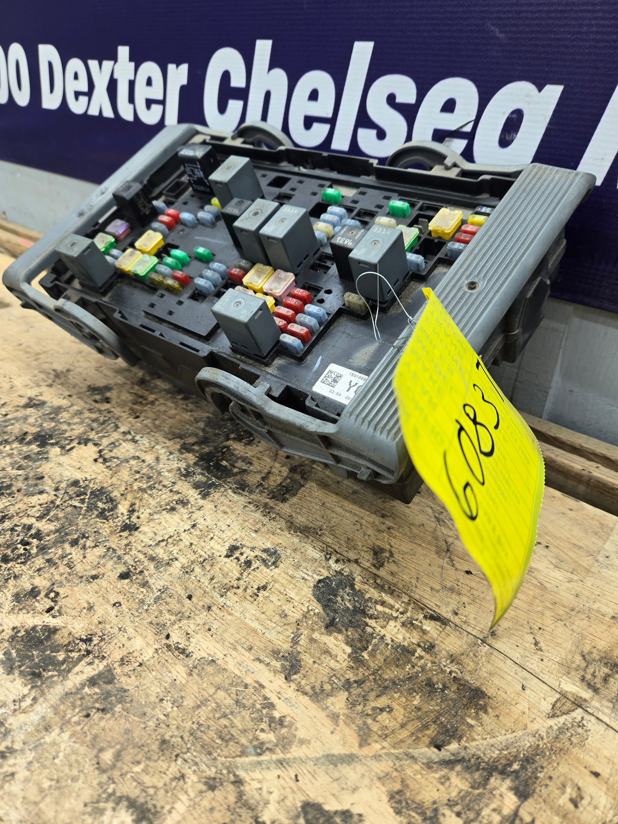 2007-2009 Chevrolet Silverado / GMC Sierra 2500 3500 Duramax Engine Bay Fuse Box - 15910898