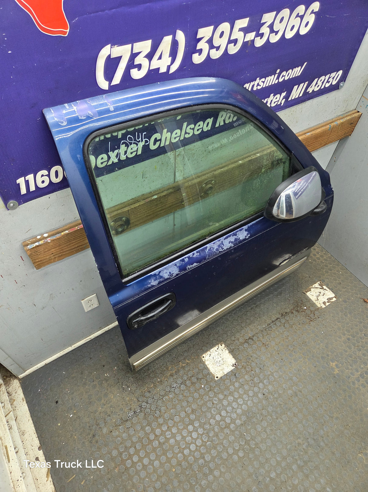 1999-2006 Chevrolet Silverado / GMC Sierra 1500 2500 3500 HD Front Passenger side Door RH