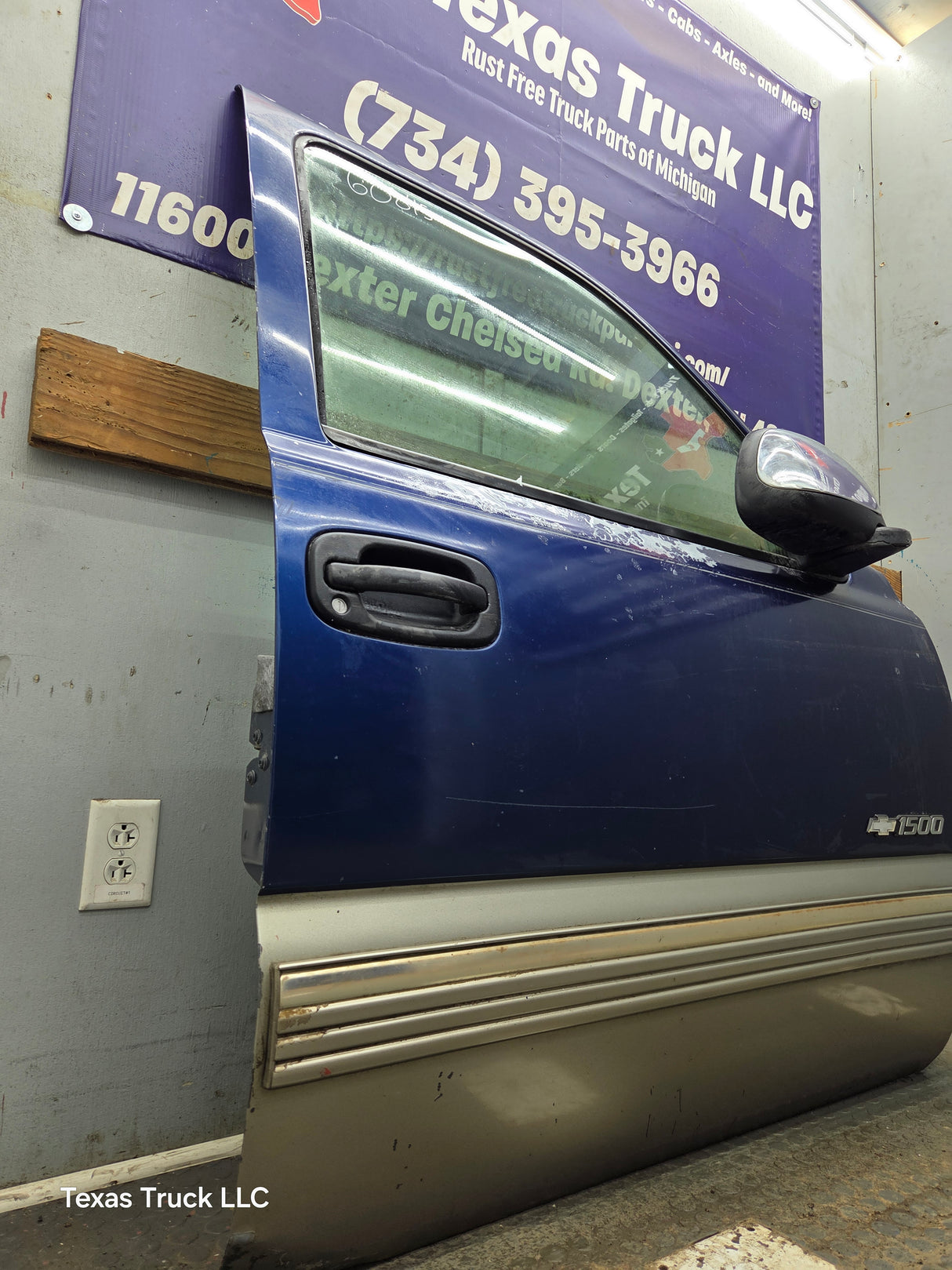1999-2006 Chevrolet Silverado / GMC Sierra 1500 2500 3500 HD Front Passenger side Door RH