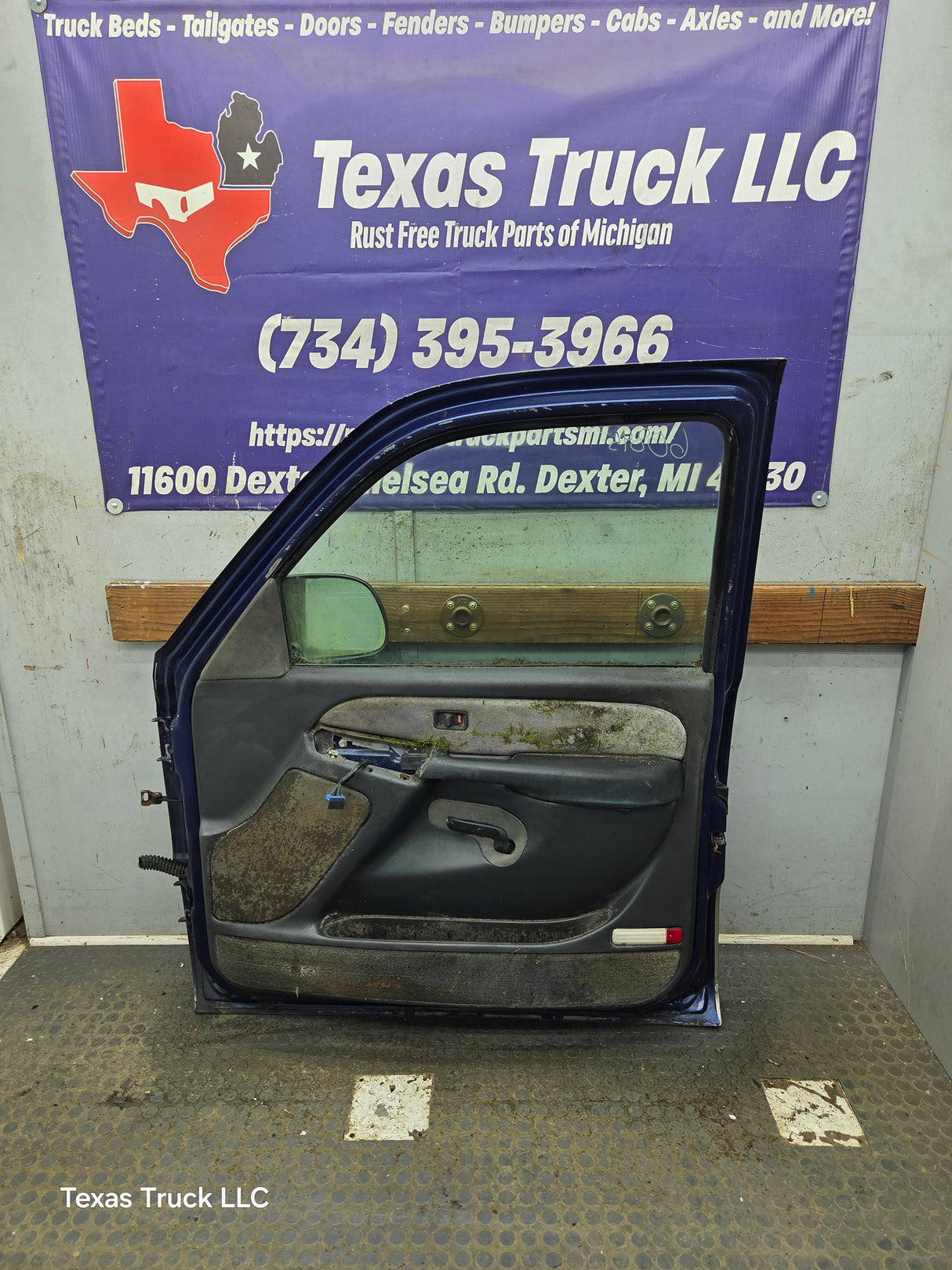 1999-2006 Chevrolet Silverado / GMC Sierra 1500 2500 3500 HD Front Passenger side Door RH