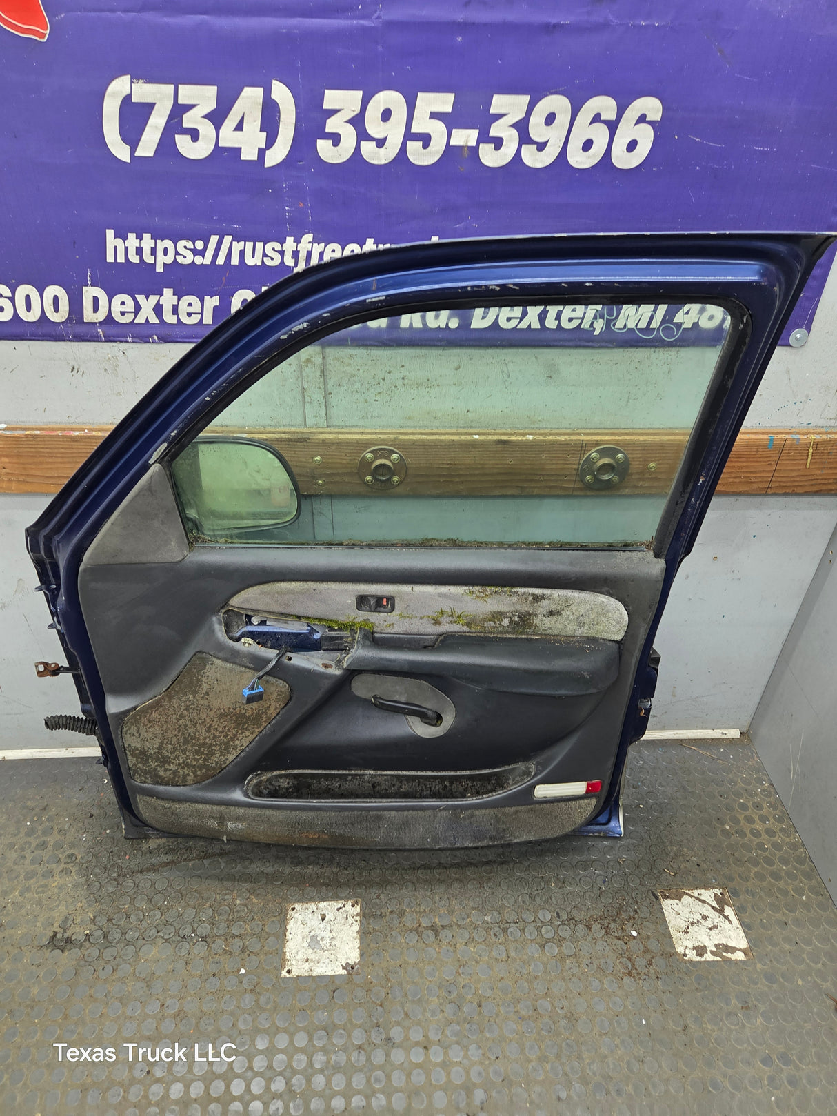 1999-2006 Chevrolet Silverado / GMC Sierra 1500 2500 3500 HD Front Passenger side Door RH