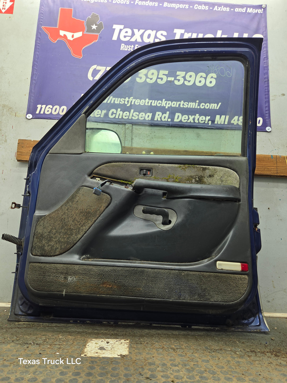 1999-2006 Chevrolet Silverado / GMC Sierra 1500 2500 3500 HD Front Passenger side Door RH