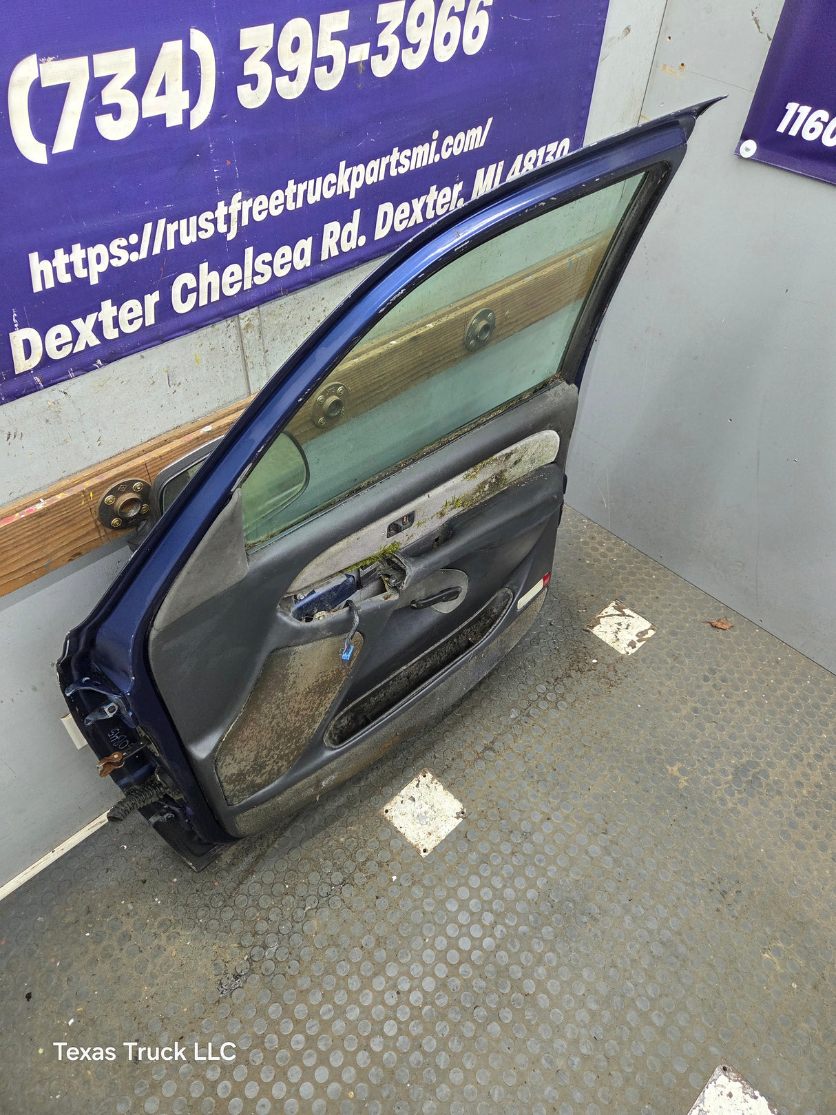 1999-2006 Chevrolet Silverado / GMC Sierra 1500 2500 3500 HD Front Passenger side Door RH