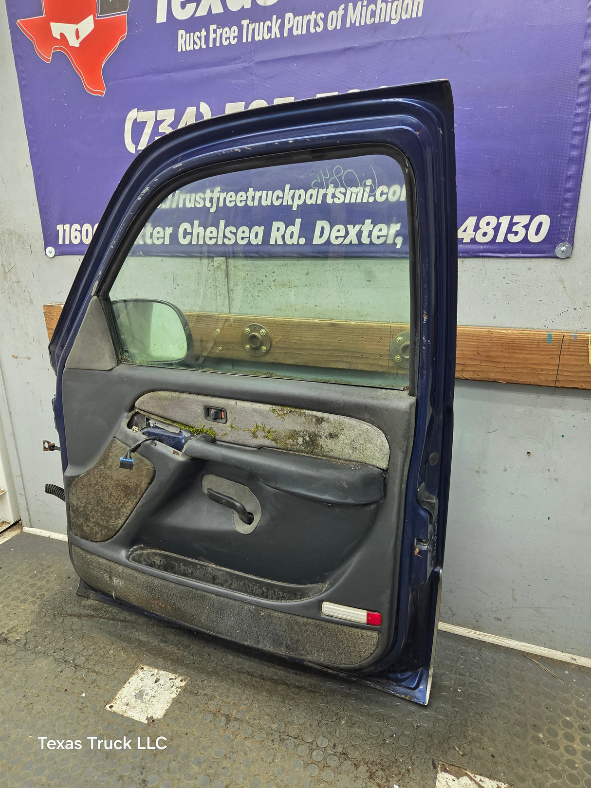 1999-2006 Chevrolet Silverado / GMC Sierra 1500 2500 3500 HD Front Passenger side Door RH