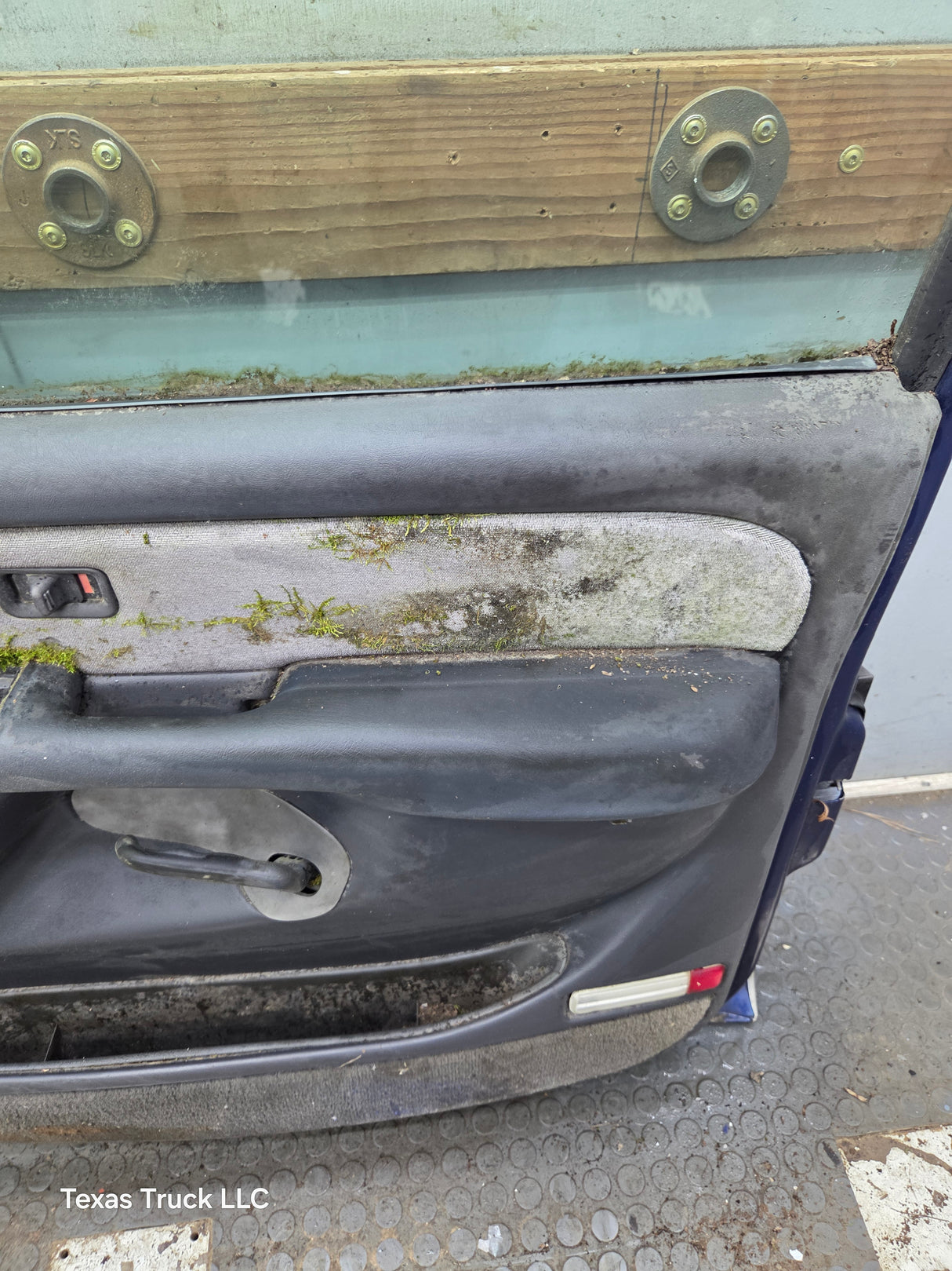 1999-2006 Chevrolet Silverado / GMC Sierra 1500 2500 3500 HD Front Passenger side Door RH