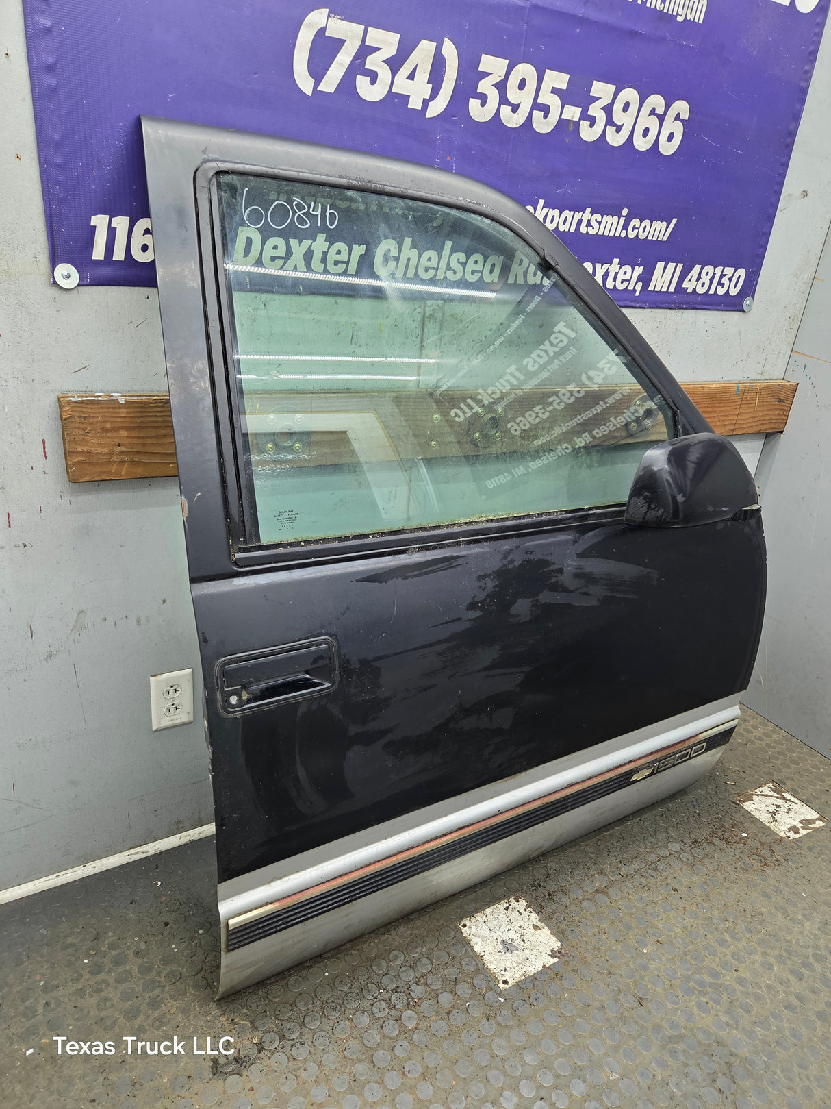 1988-2000 Chevrolet Silverado Suburban GMC Sierra RH Front Passenger Door