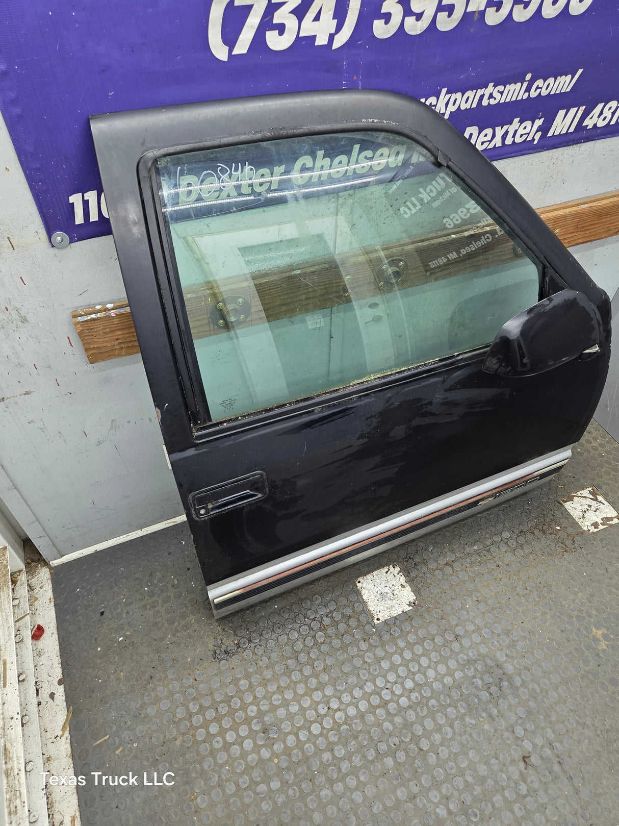 1988-2000 Chevrolet Silverado Suburban GMC Sierra RH Front Passenger Door