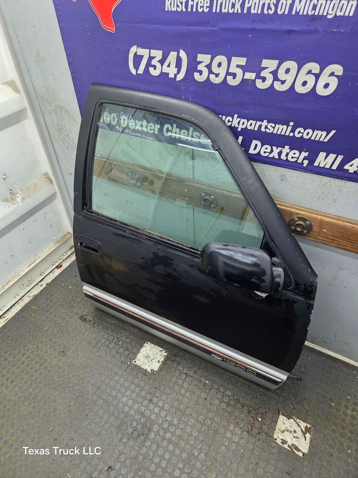 1988-2000 Chevrolet Silverado Suburban GMC Sierra RH Front Passenger Door